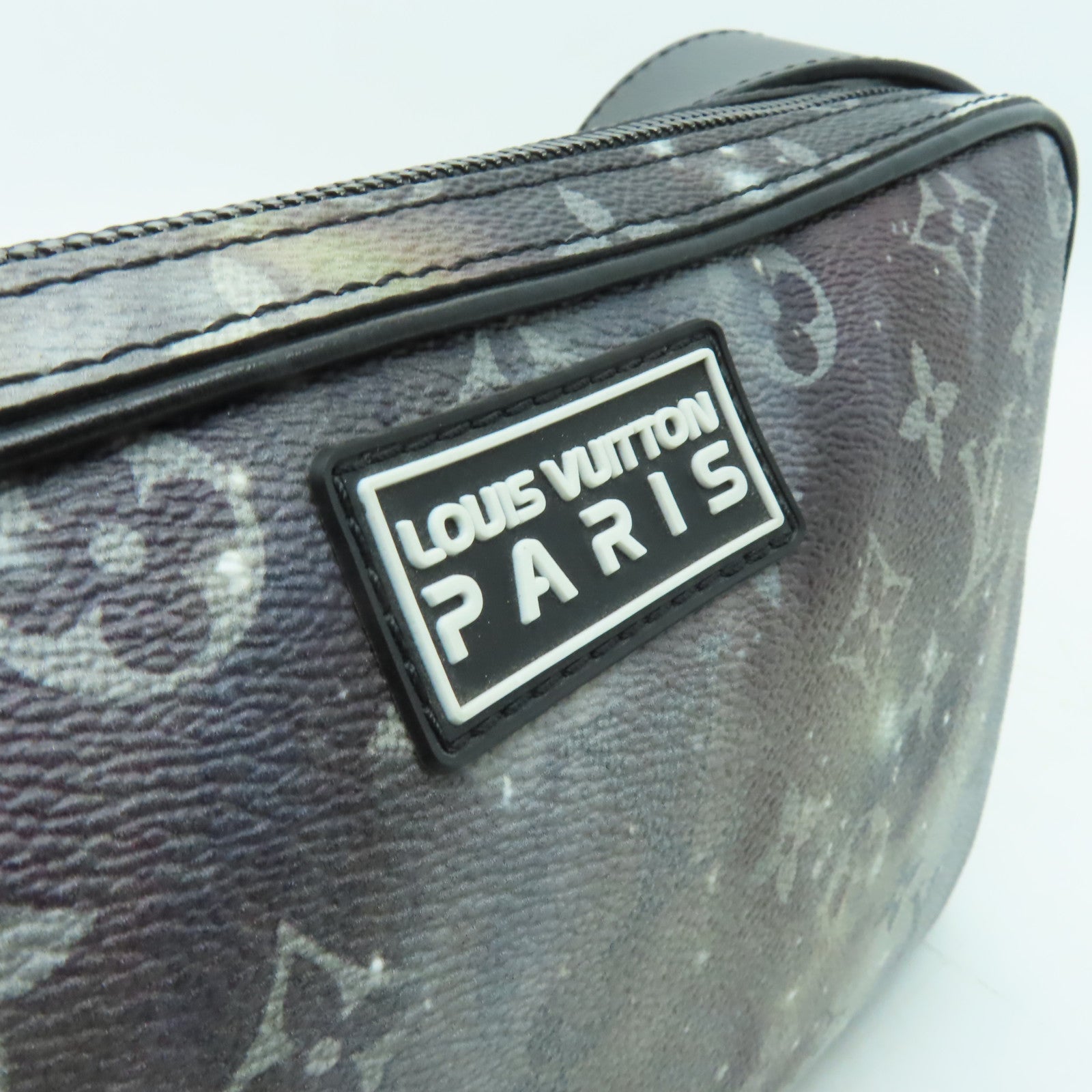 LOUIS VUITTON Monogram Galaxy Alpha Messenger肩背袋黑色/白色