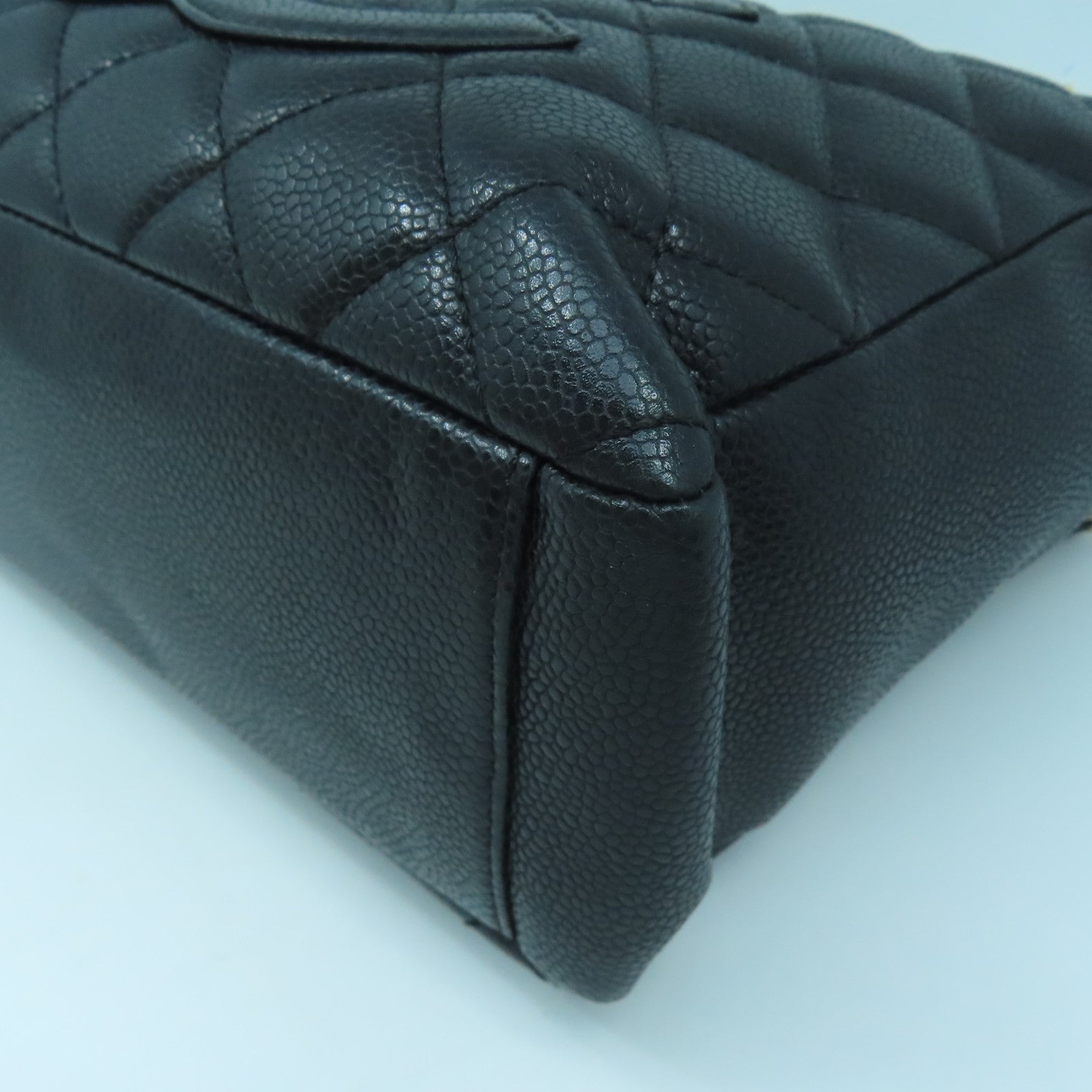 CHANEL 菱格Caviar皮革Chain Shoulder金扣鏈帶肩背袋黑色