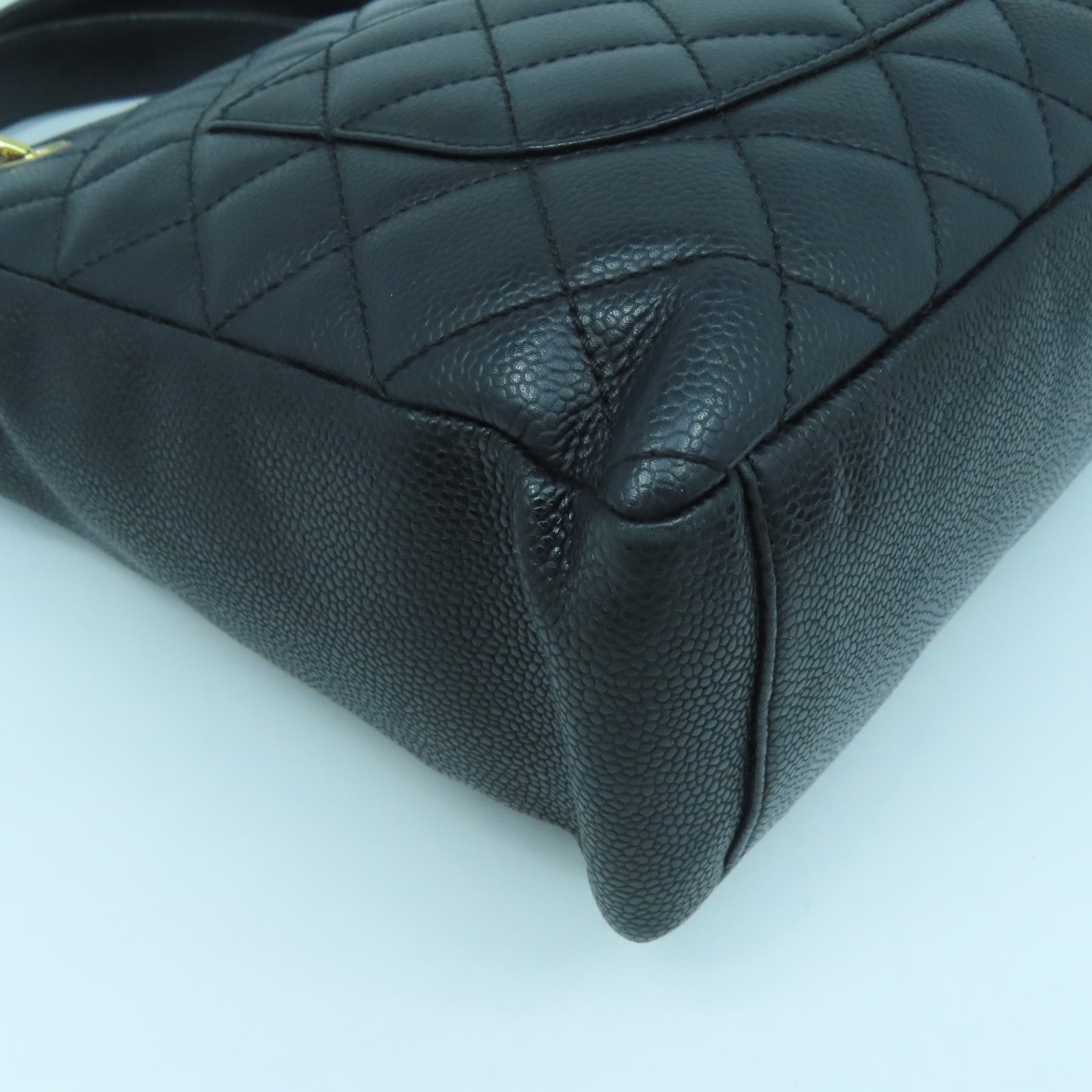 CHANEL 菱格Caviar皮革Chain Shoulder金扣鏈帶肩背袋黑色