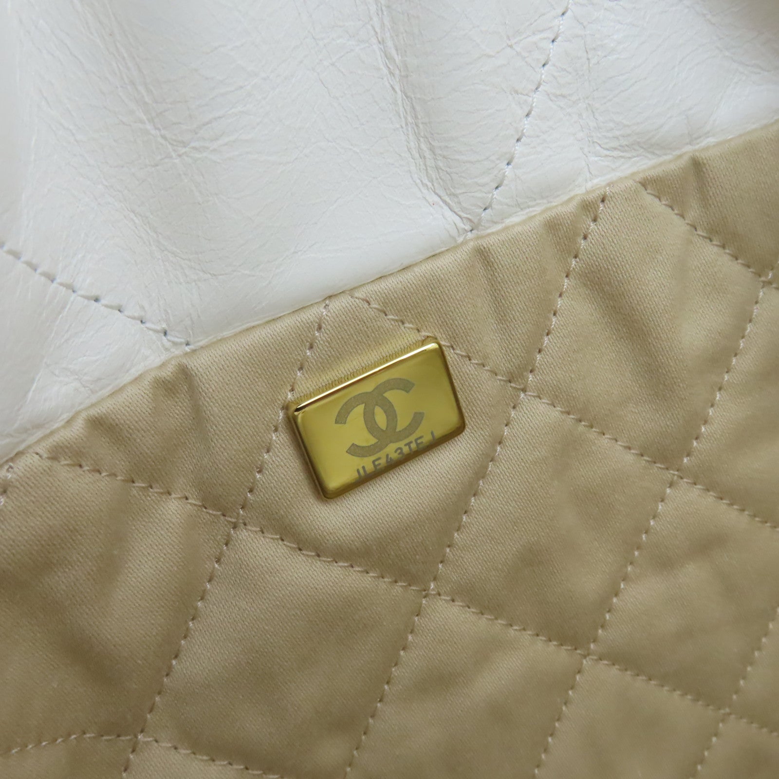 CHANEL 菱格牛皮皮革Chanel Small 22 Chain Shoulder Bag金扣鏈帶肩背袋白色