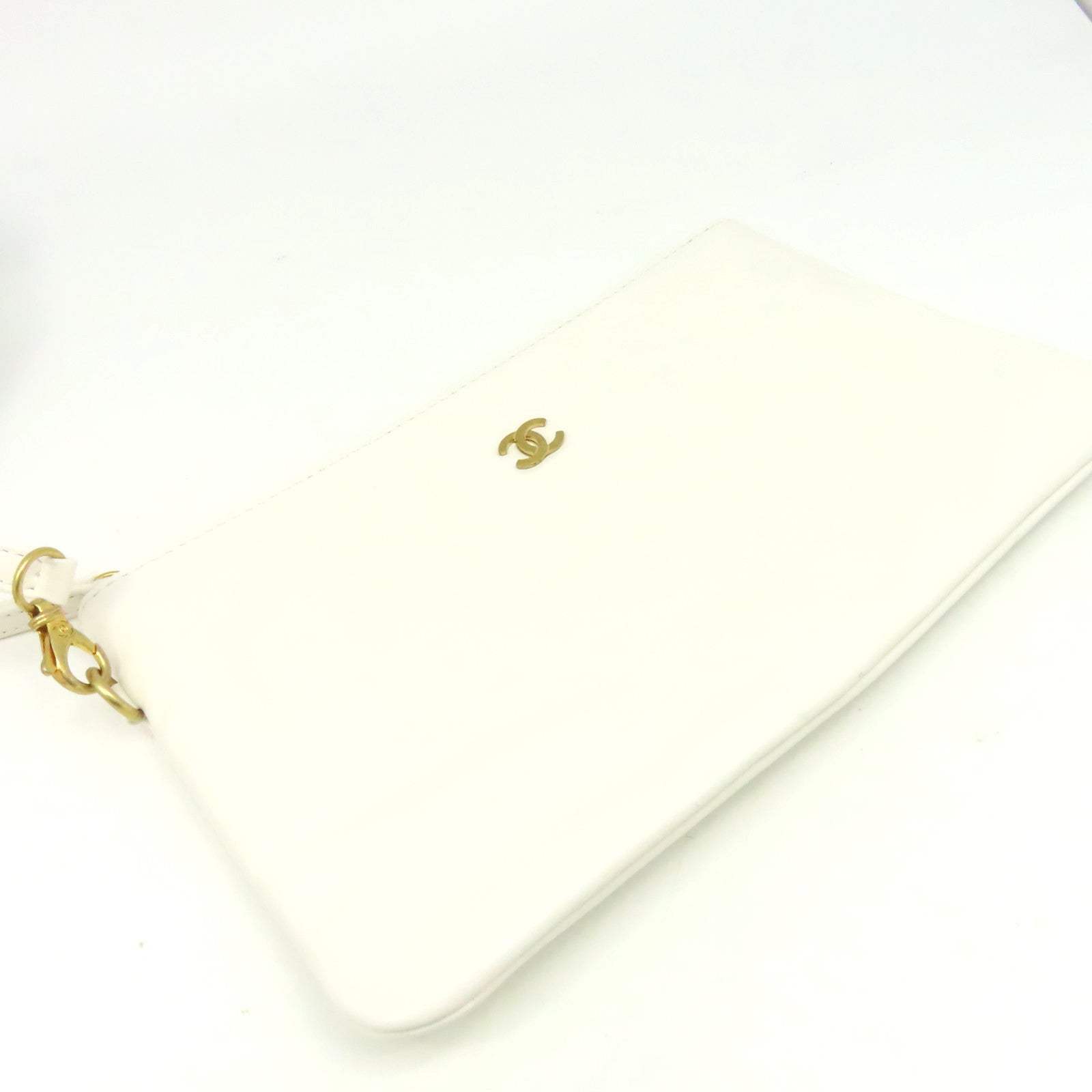 CHANEL 菱格牛皮皮革Chanel Small 22 Chain Shoulder Bag金扣鏈帶肩背袋白色
