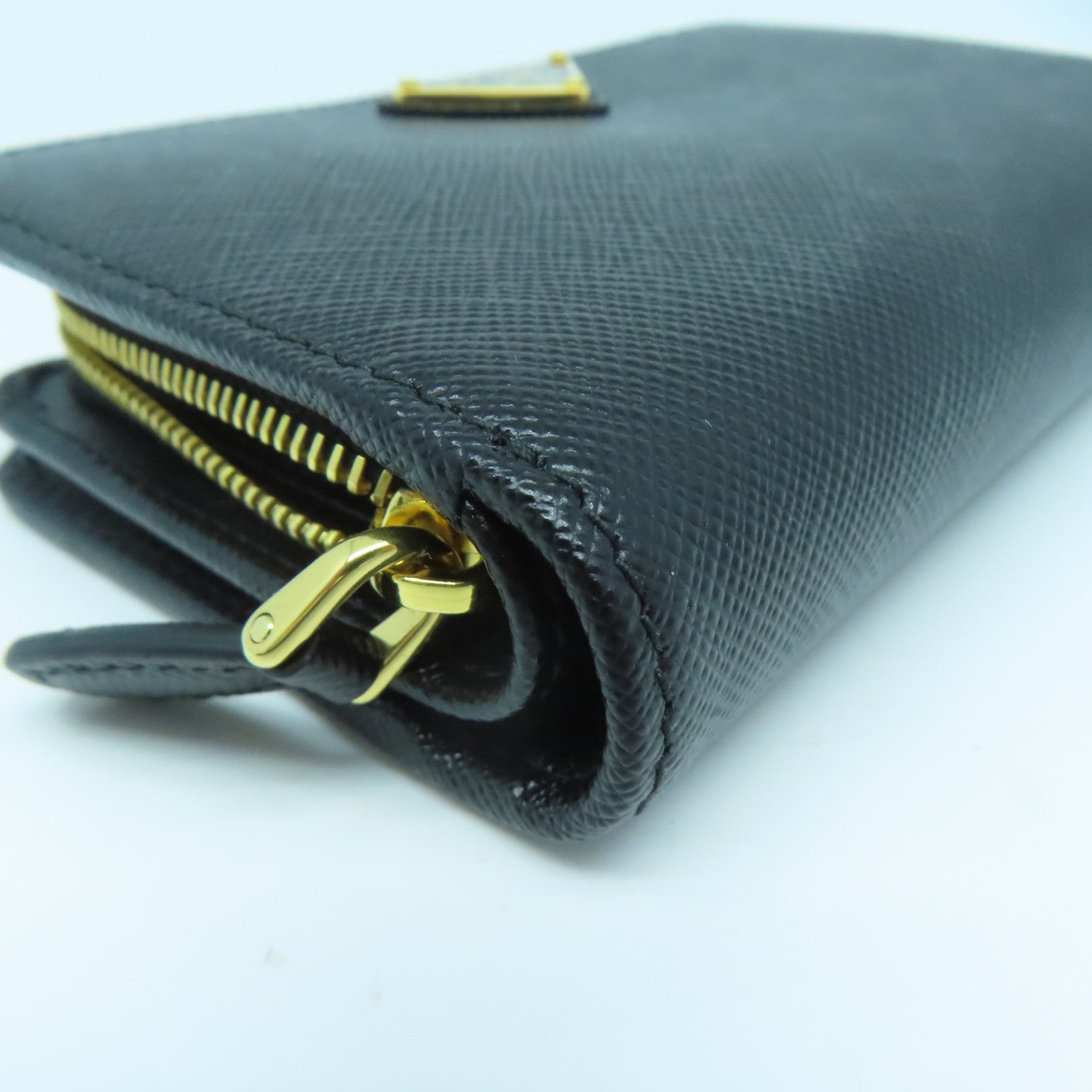 PRADA Saffiano皮革Wallet金扣錢包黑色