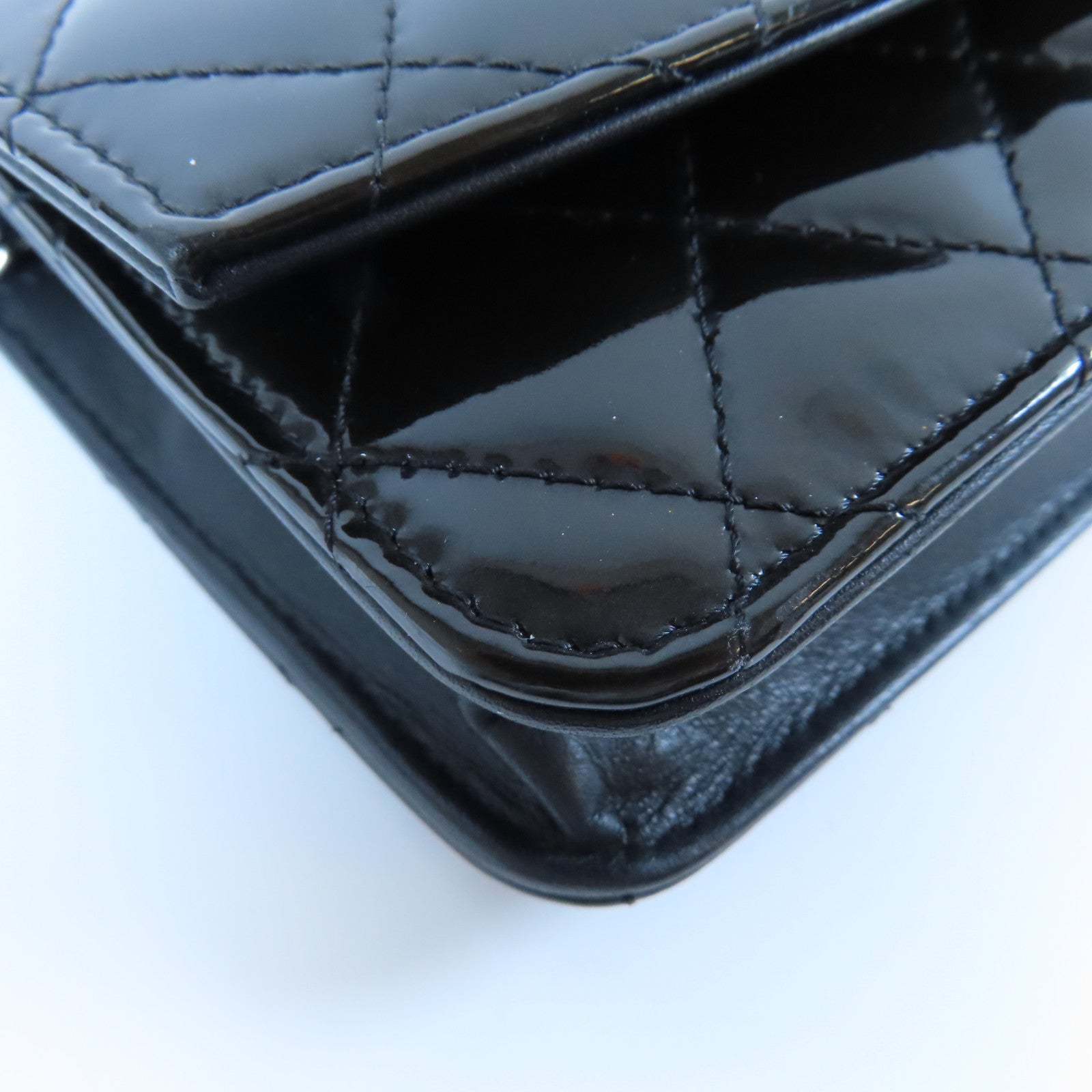 CHANEL 菱格漆皮皮革Wallet On Chain銀扣鏈帶肩背袋黑色