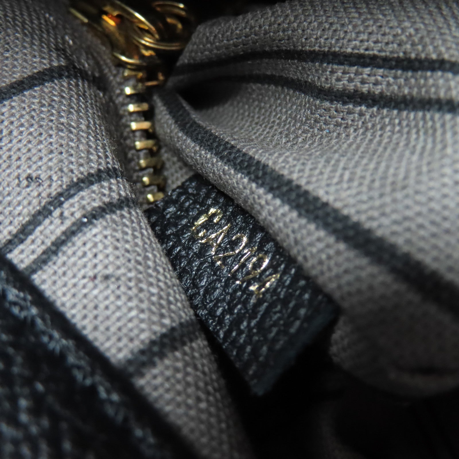 LOUIS VUITTON 【激減優惠】牛皮皮革Artsy金扣手挽袋黑色