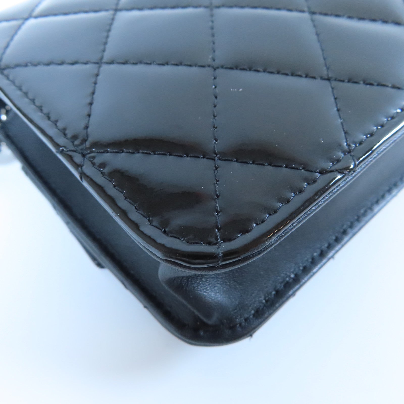 CHANEL 菱格漆皮皮革Wallet On Chain銀扣鏈帶肩背袋黑色