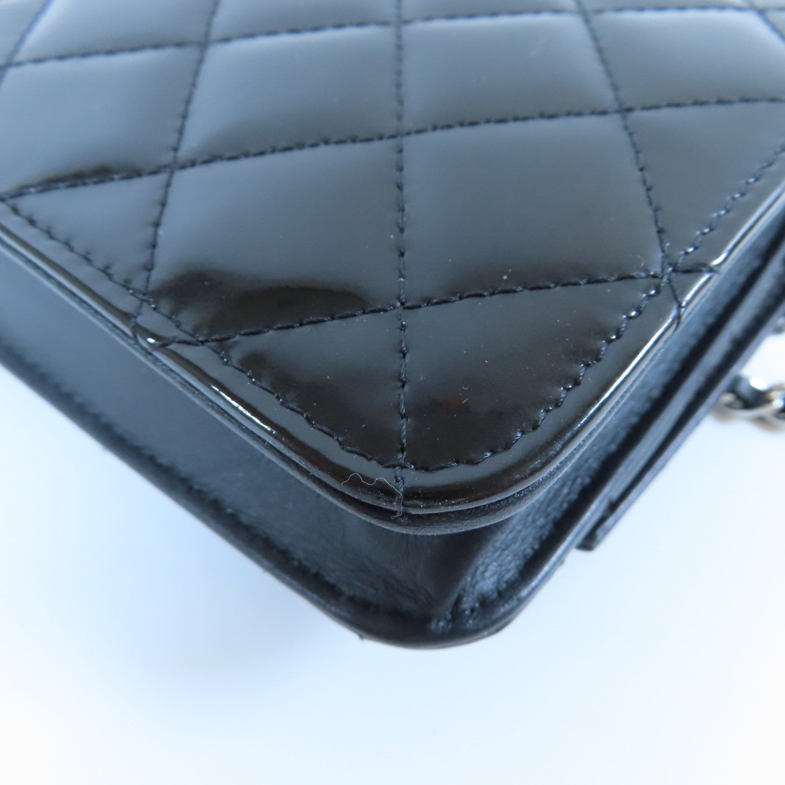 CHANEL 菱格漆皮皮革Wallet On Chain銀扣鏈帶肩背袋黑色