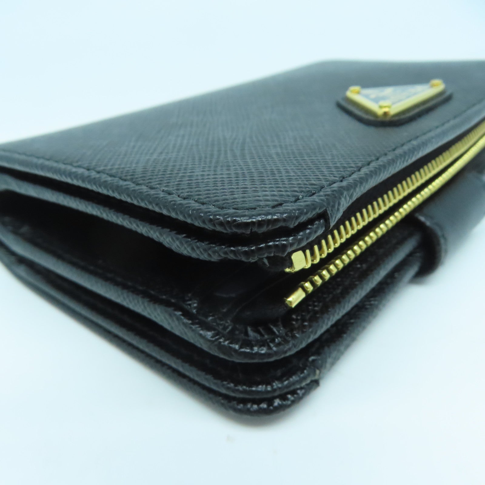 PRADA Saffiano皮革Wallet金扣錢包黑色