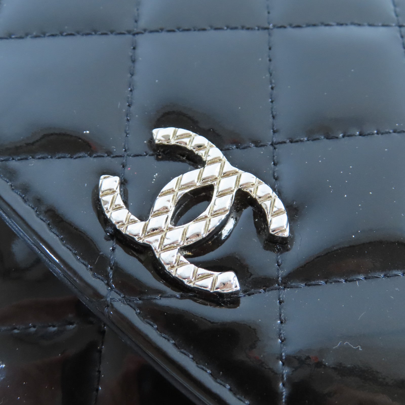 CHANEL 菱格漆皮皮革Wallet On Chain銀扣鏈帶肩背袋黑色