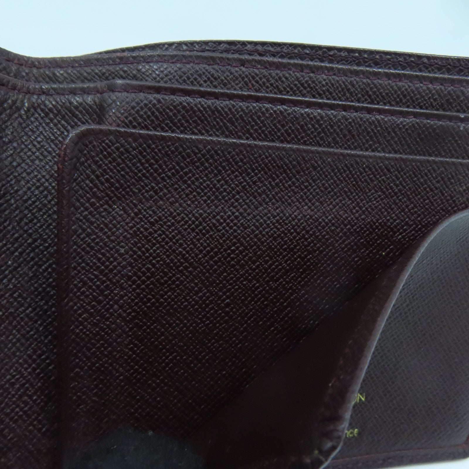 LOUIS VUITTON Taiga Wallet钱包酒红色