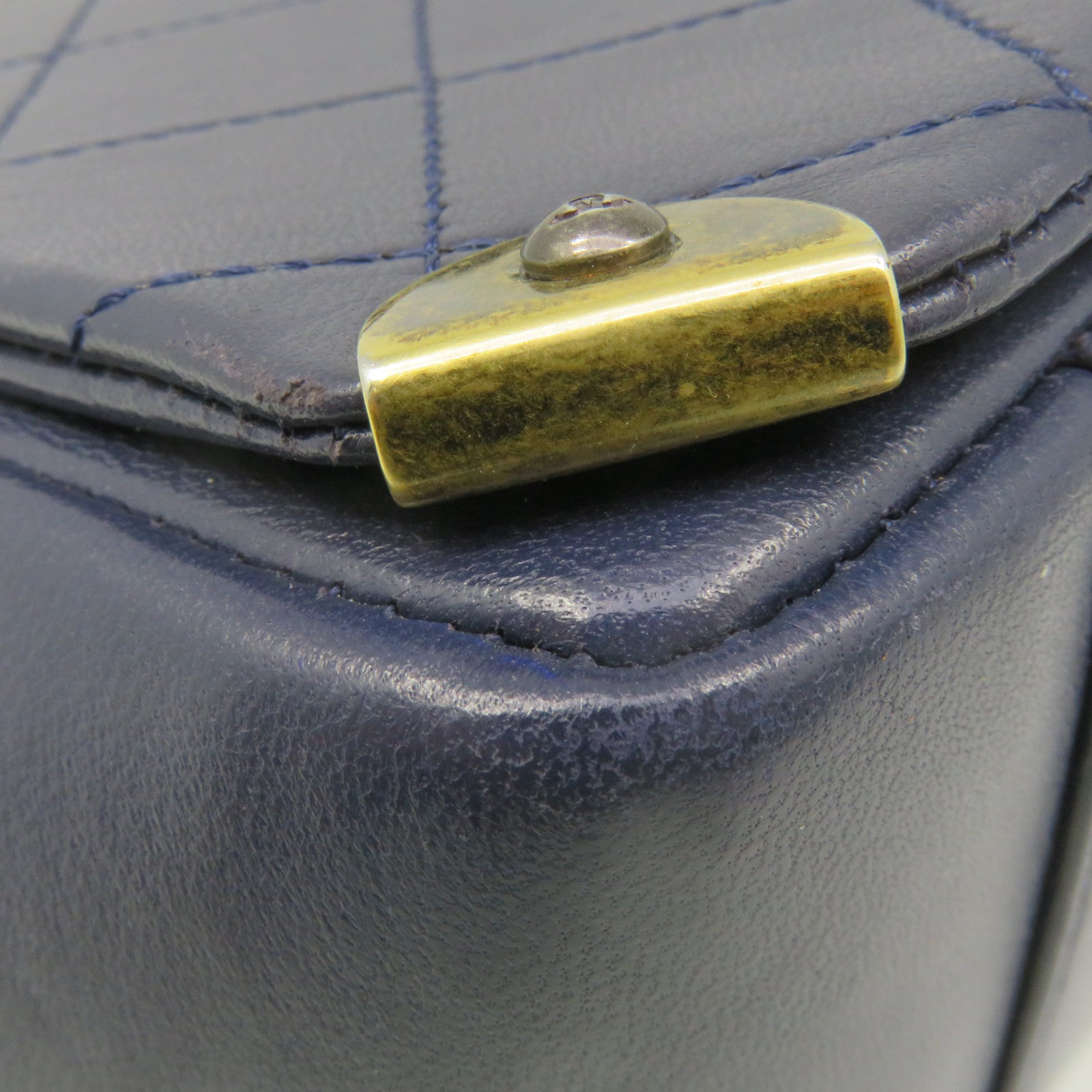 CHANEL Lingge cowhide leather Shoulder Bag gold buckle chain shoulder bag dark blue