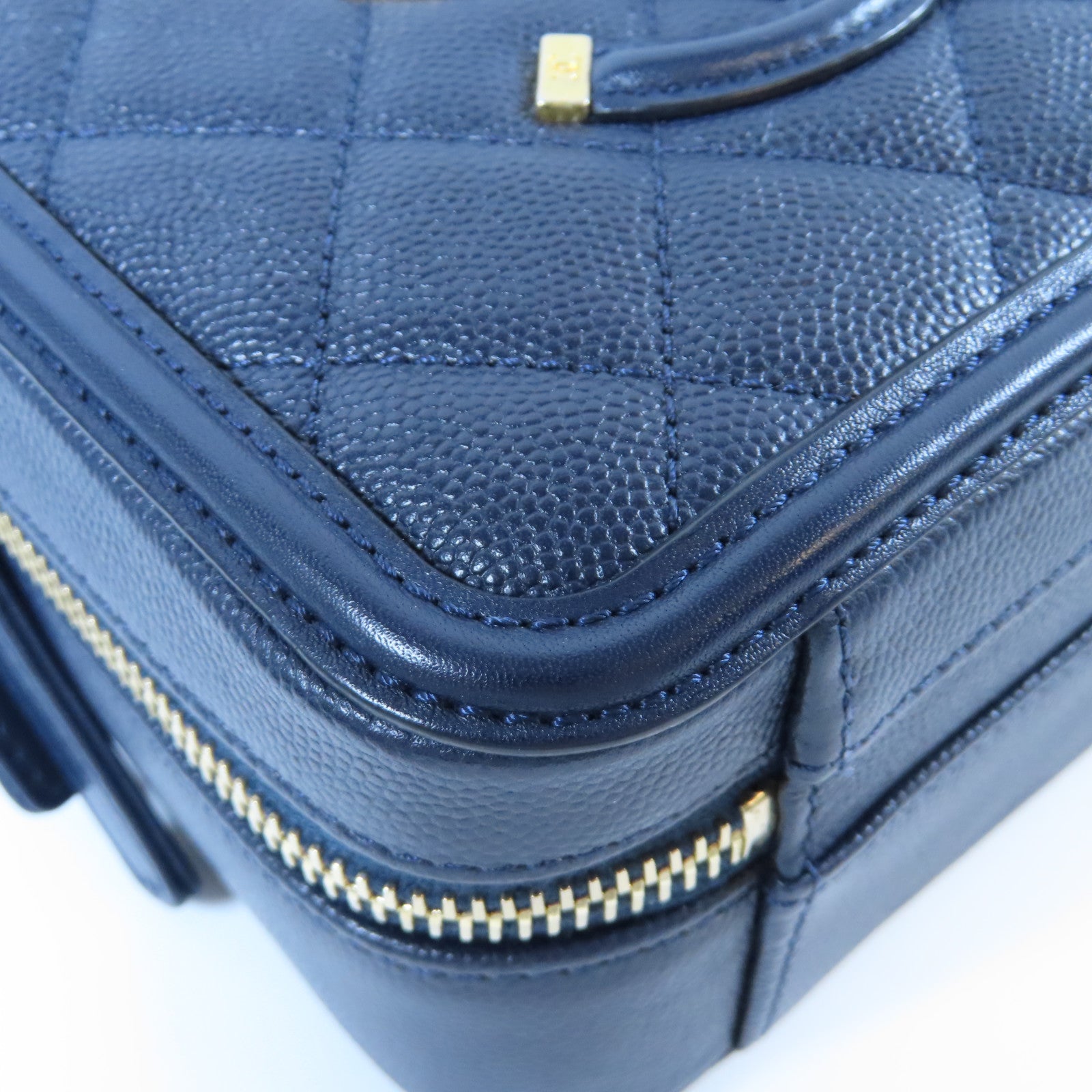 CHANEL 菱格Caviar皮革Vanity Case金扣手挽肩背兩用袋深藍色