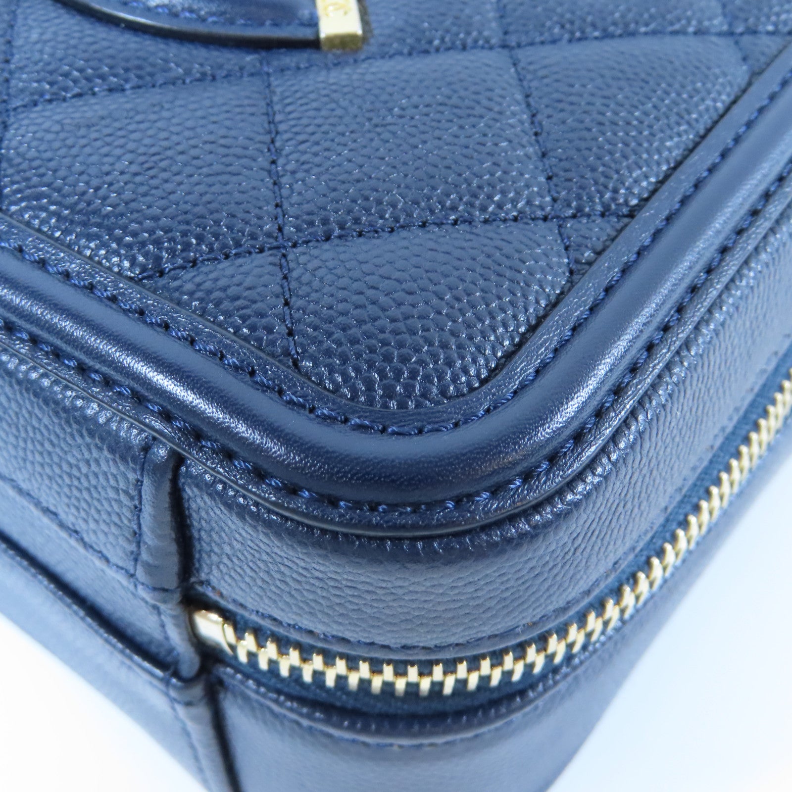 CHANEL 菱格Caviar皮革Vanity Case金扣手挽肩背兩用袋深藍色