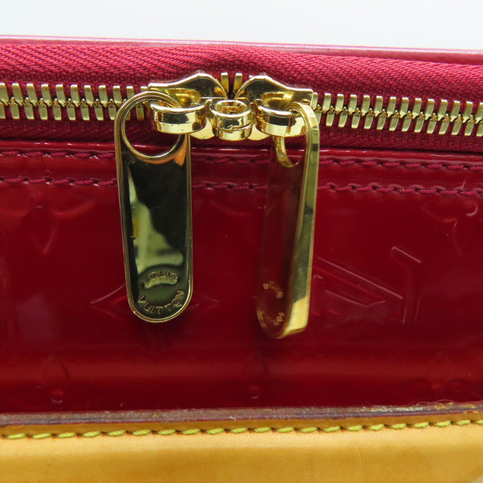 LOUIS VUITTON [Sharp Discount] Vernis Pegase 45 Gold Buckle Luggage Red