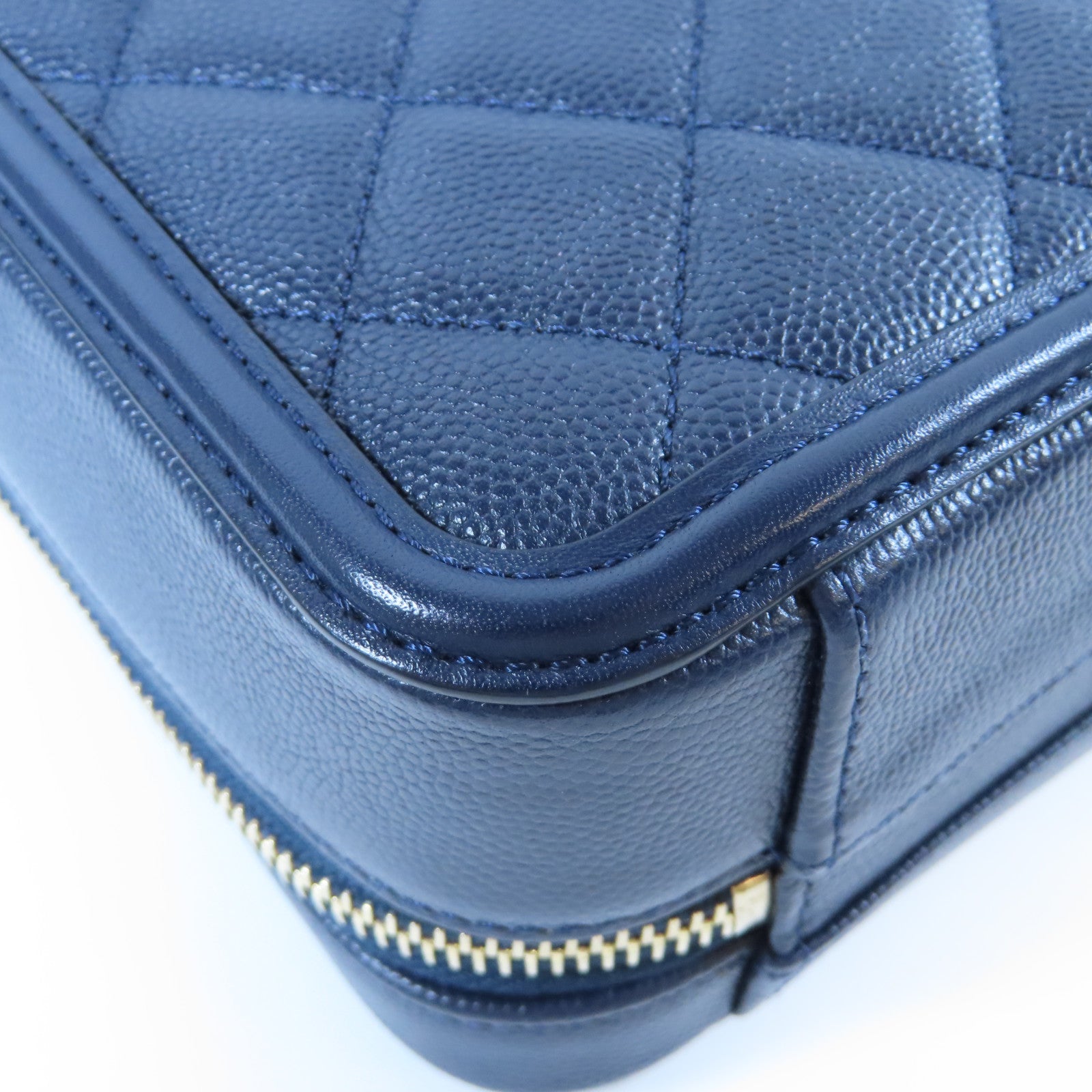 CHANEL 菱格Caviar皮革Vanity Case金扣手挽肩背兩用袋深藍色