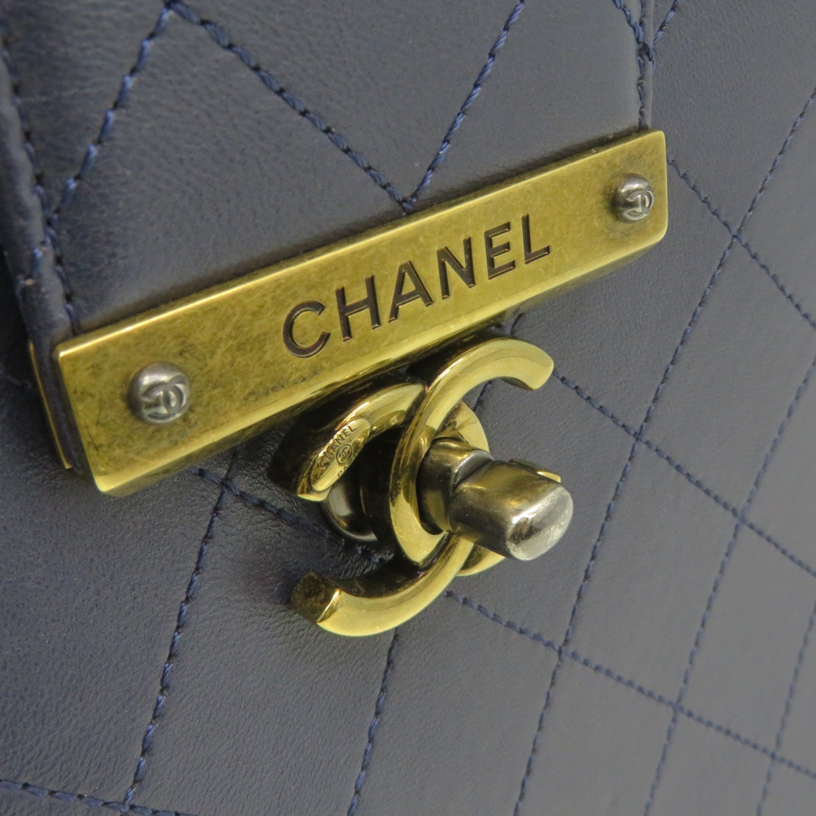 CHANEL Lingge cowhide leather Shoulder Bag gold buckle chain shoulder bag dark blue