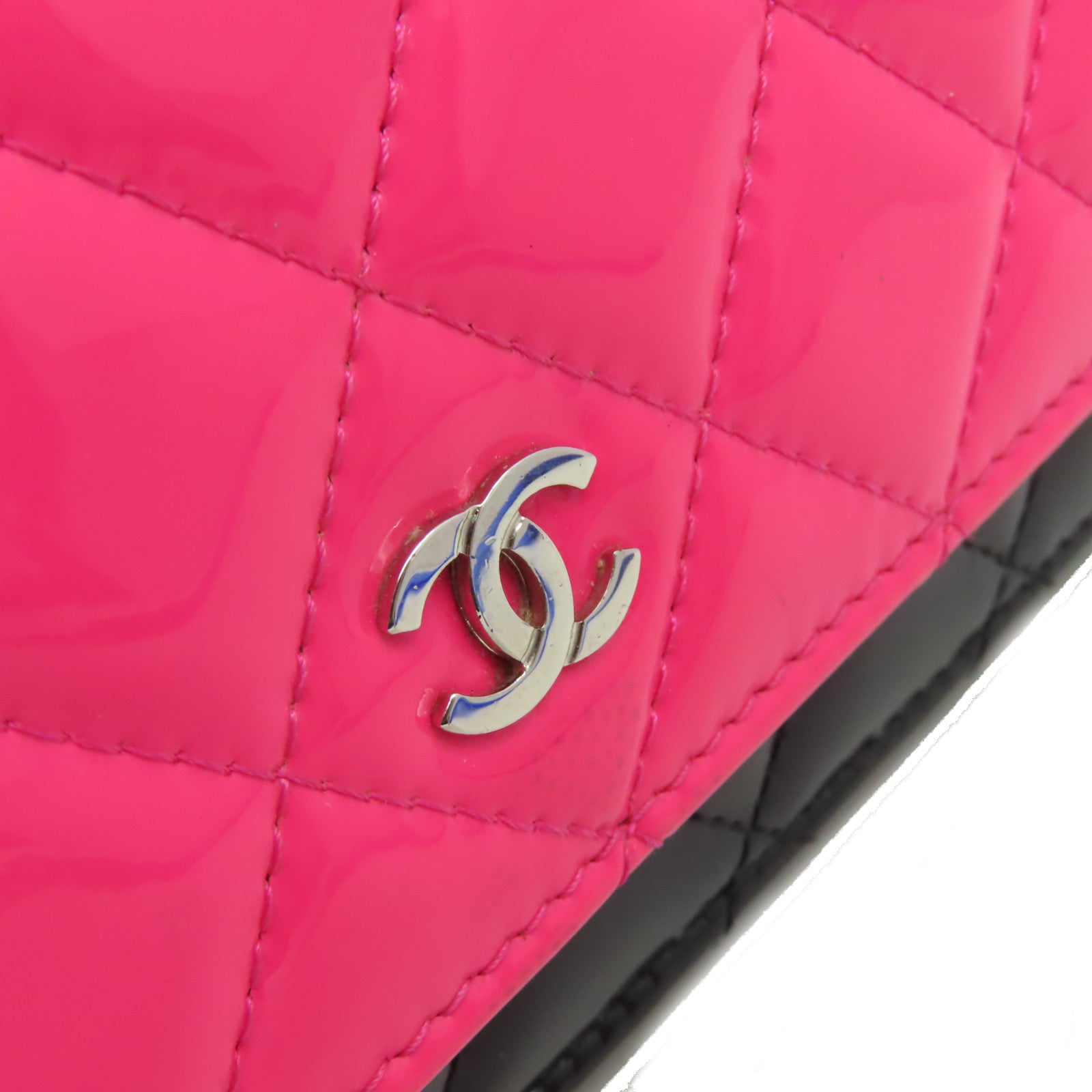 CHANEL 菱格漆皮皮革WOC Wallet On Chain Shoulder Bag銀扣鏈帶肩背袋粉紅色/黑色
