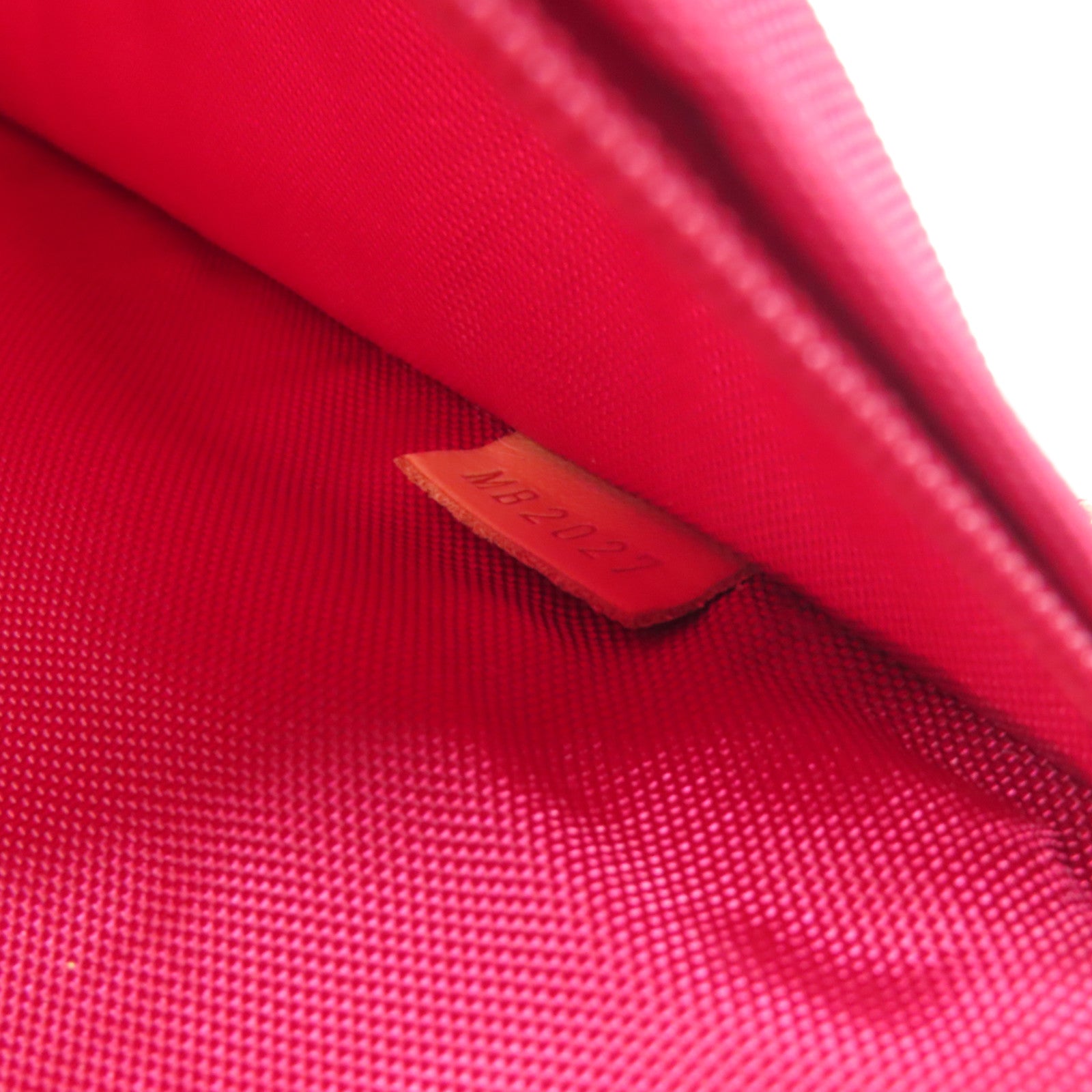 LOUIS VUITTON [Sharp Discount] Vernis Pegase 45 Gold Buckle Luggage Red