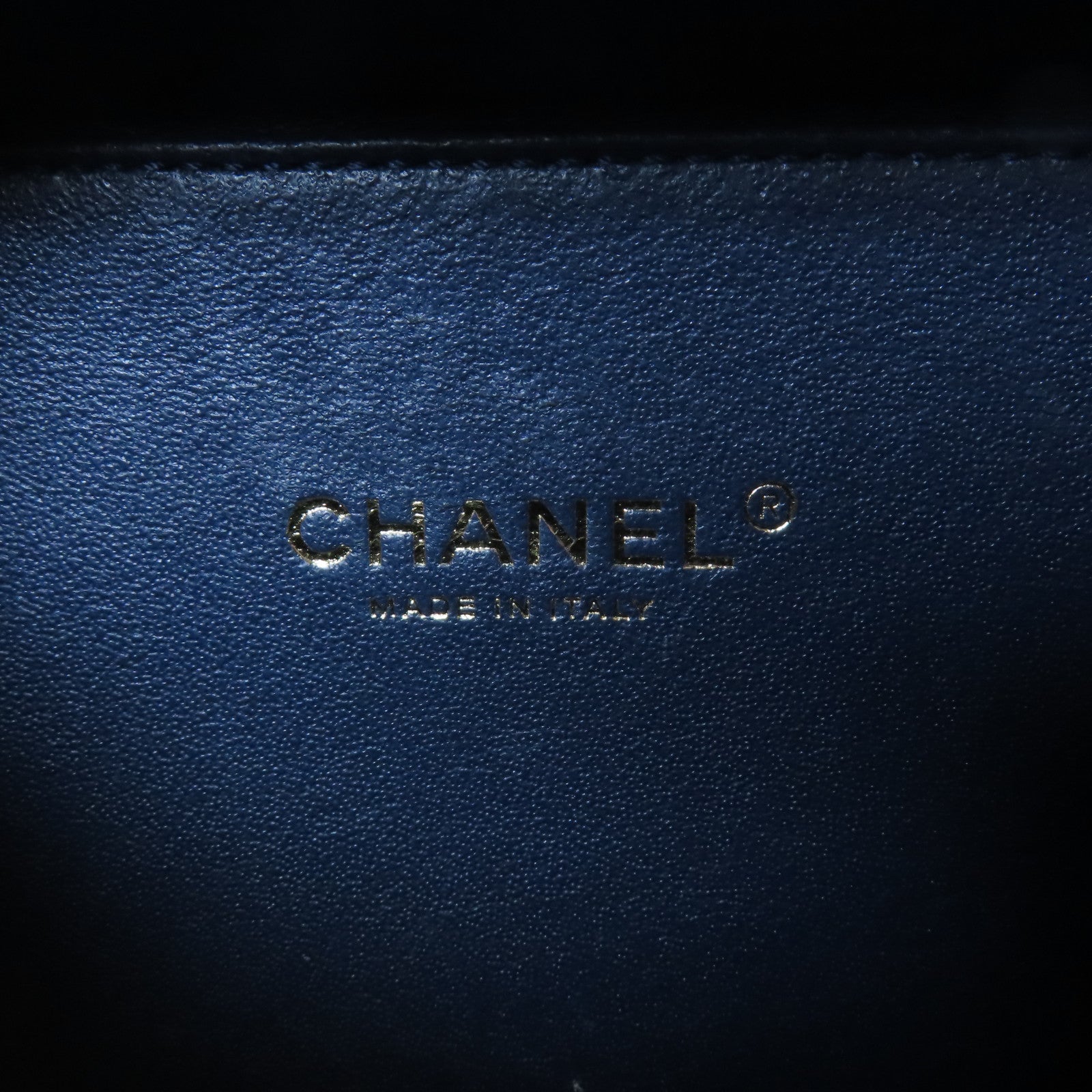 CHANEL 菱格Caviar皮革Vanity Case金扣手挽肩背兩用袋深藍色