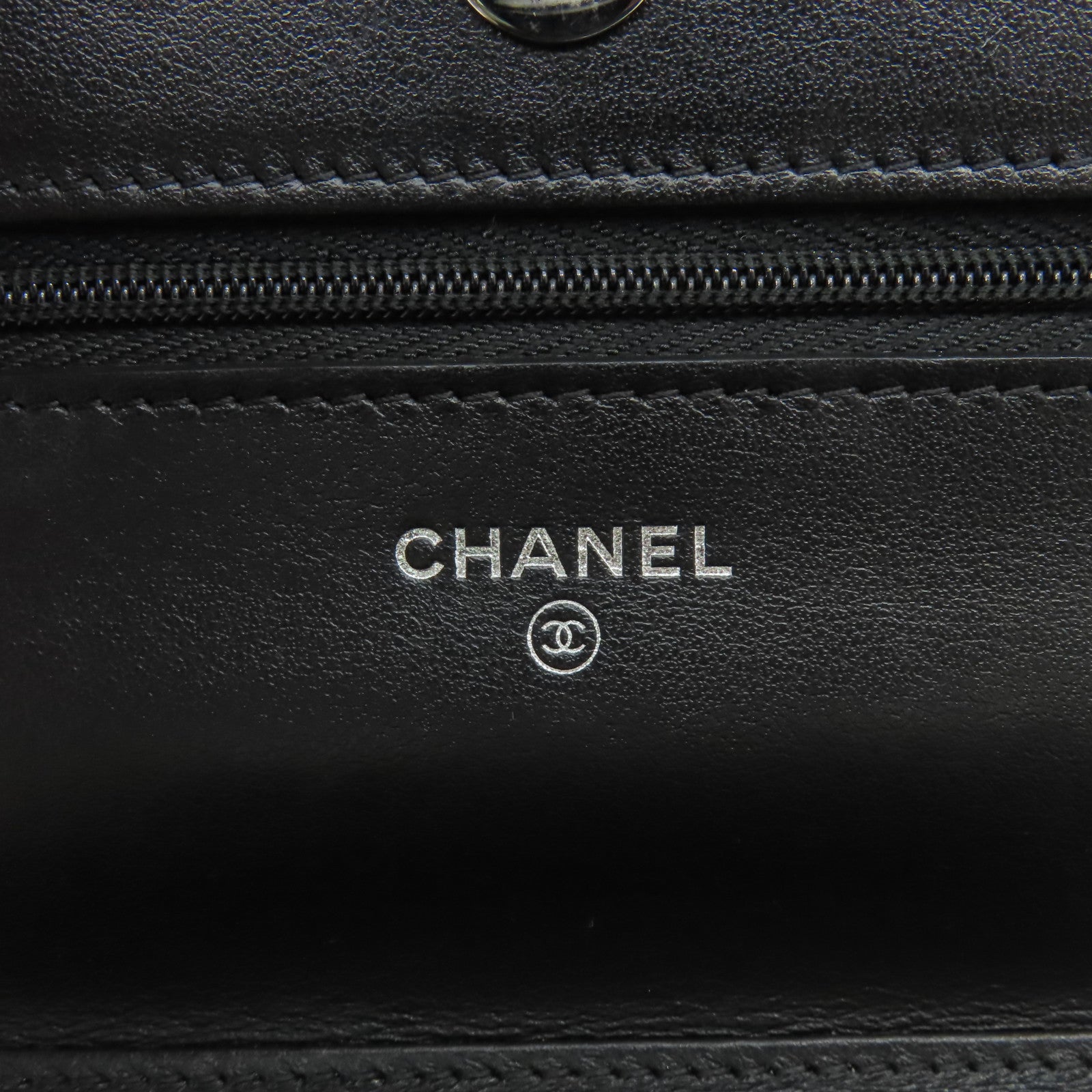 CHANEL 菱格漆皮皮革WOC Wallet On Chain Shoulder Bag銀扣鏈帶肩背袋粉紅色/黑色
