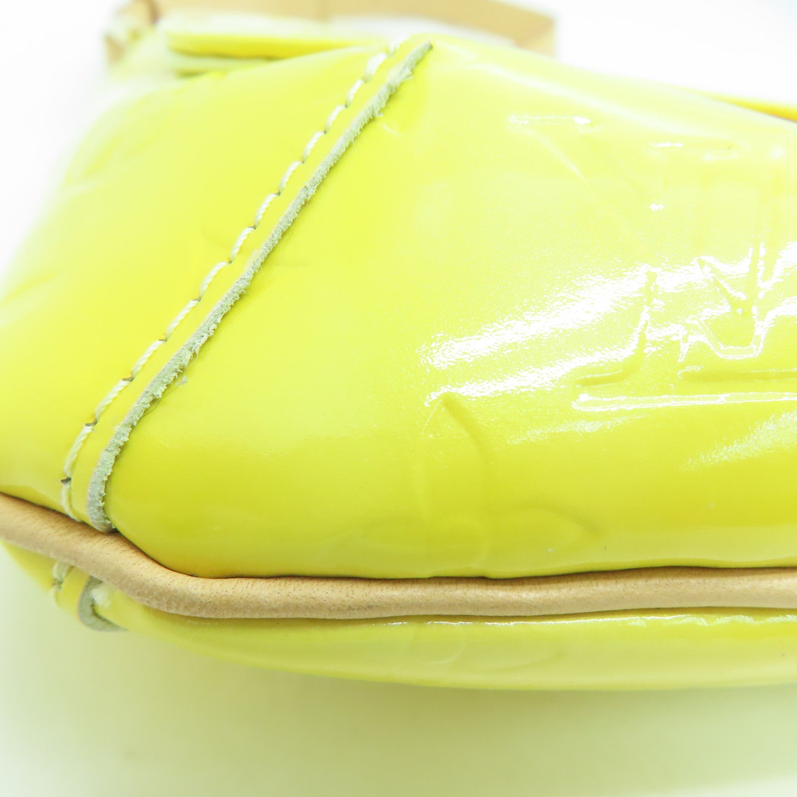 LOUIS VUITTON Monogram Vernis Thompson Street金扣肩背袋黄色