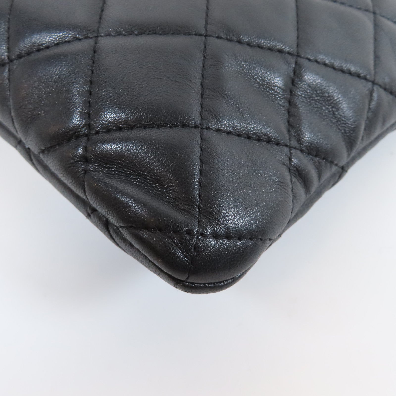 CHANEL 菱格羊皮皮革Pouch金扣手拿包黑色