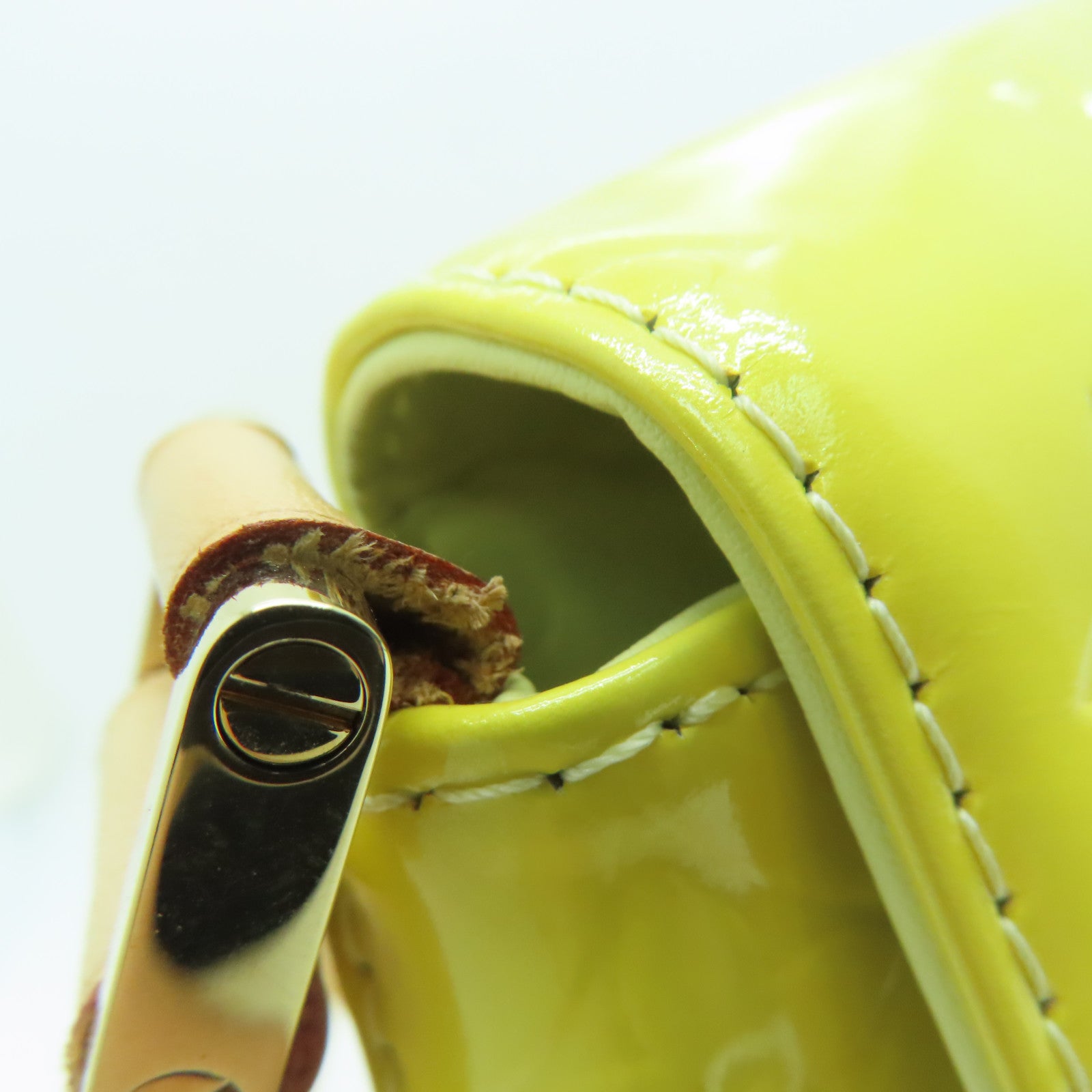 LOUIS VUITTON Monogram Vernis Thompson Street金扣肩背袋黄色