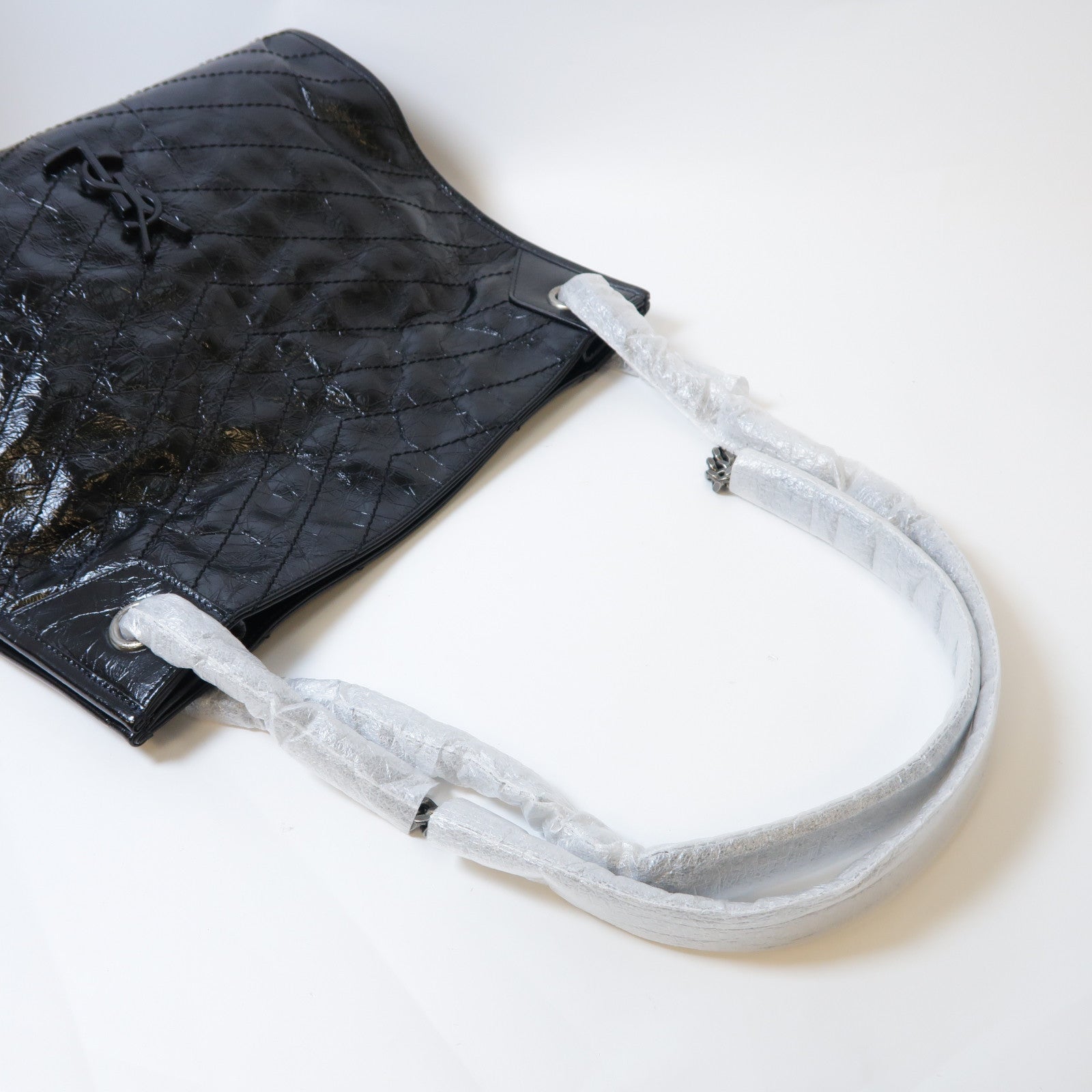 SAINT LAURENT 牛皮皮革Niki銀扣肩背袋黑色