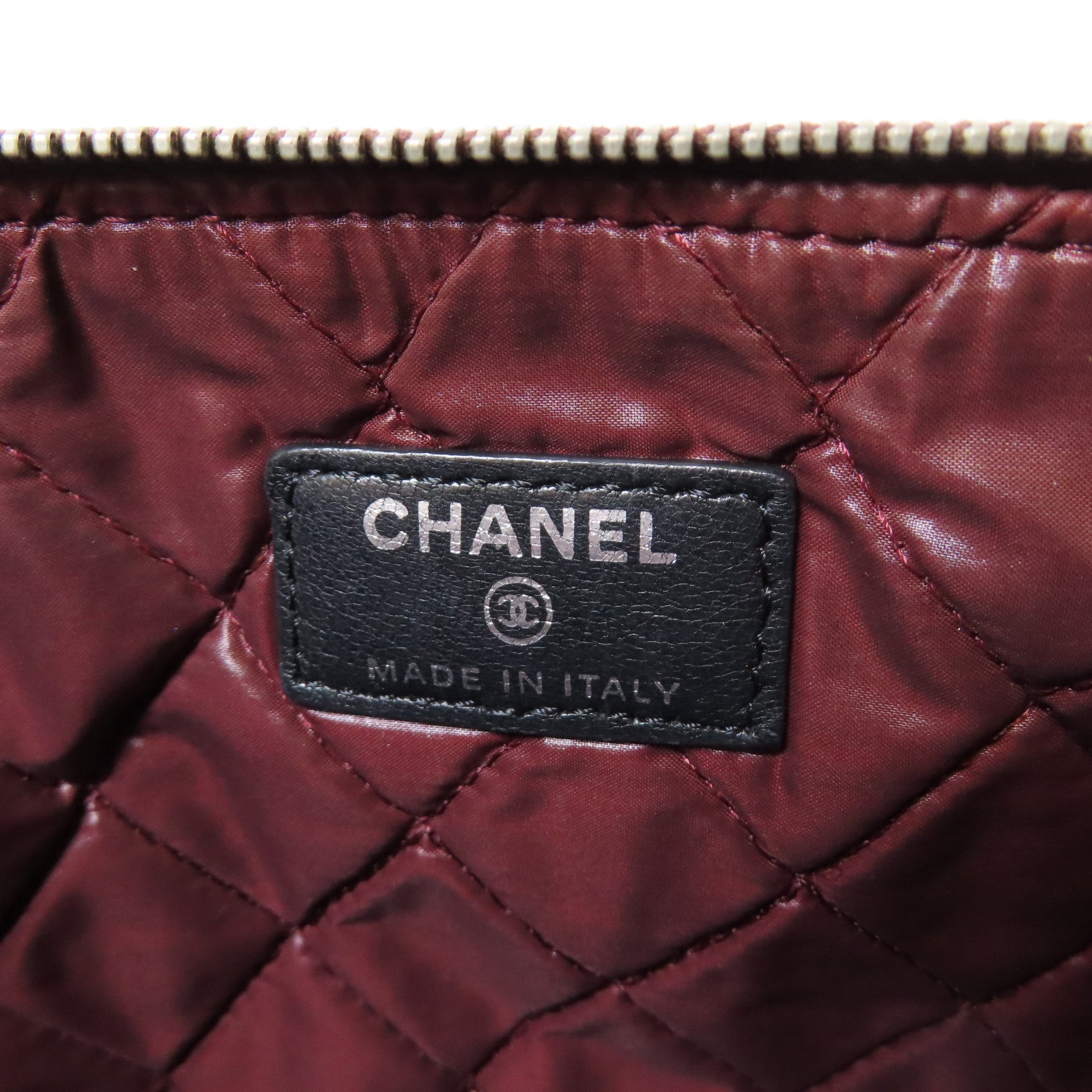 CHANEL 菱格羊皮皮革Pouch金扣手拿包黑色