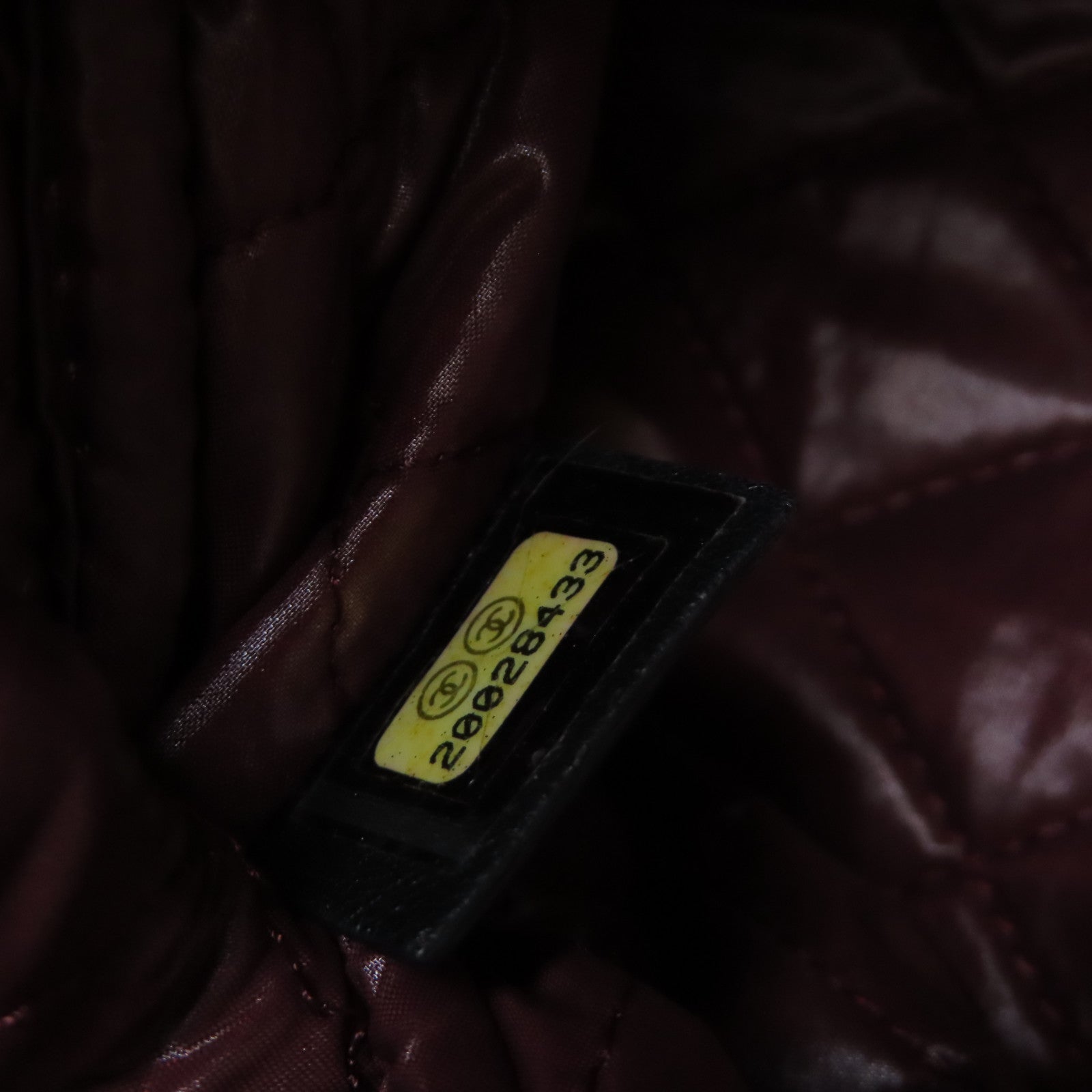 CHANEL 菱格羊皮皮革Pouch金扣手拿包黑色