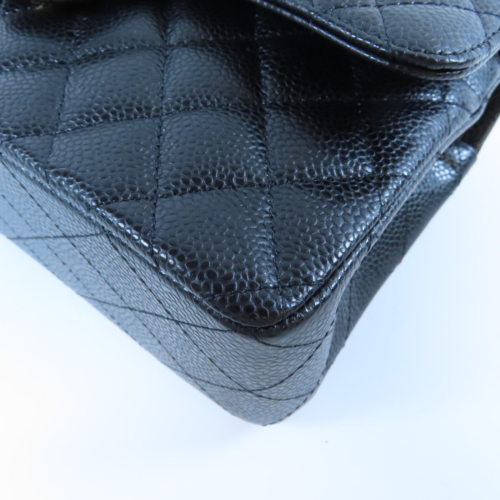 CHANEL 菱格Caviar皮革Classic 23cm金扣鏈帶肩背袋黑色