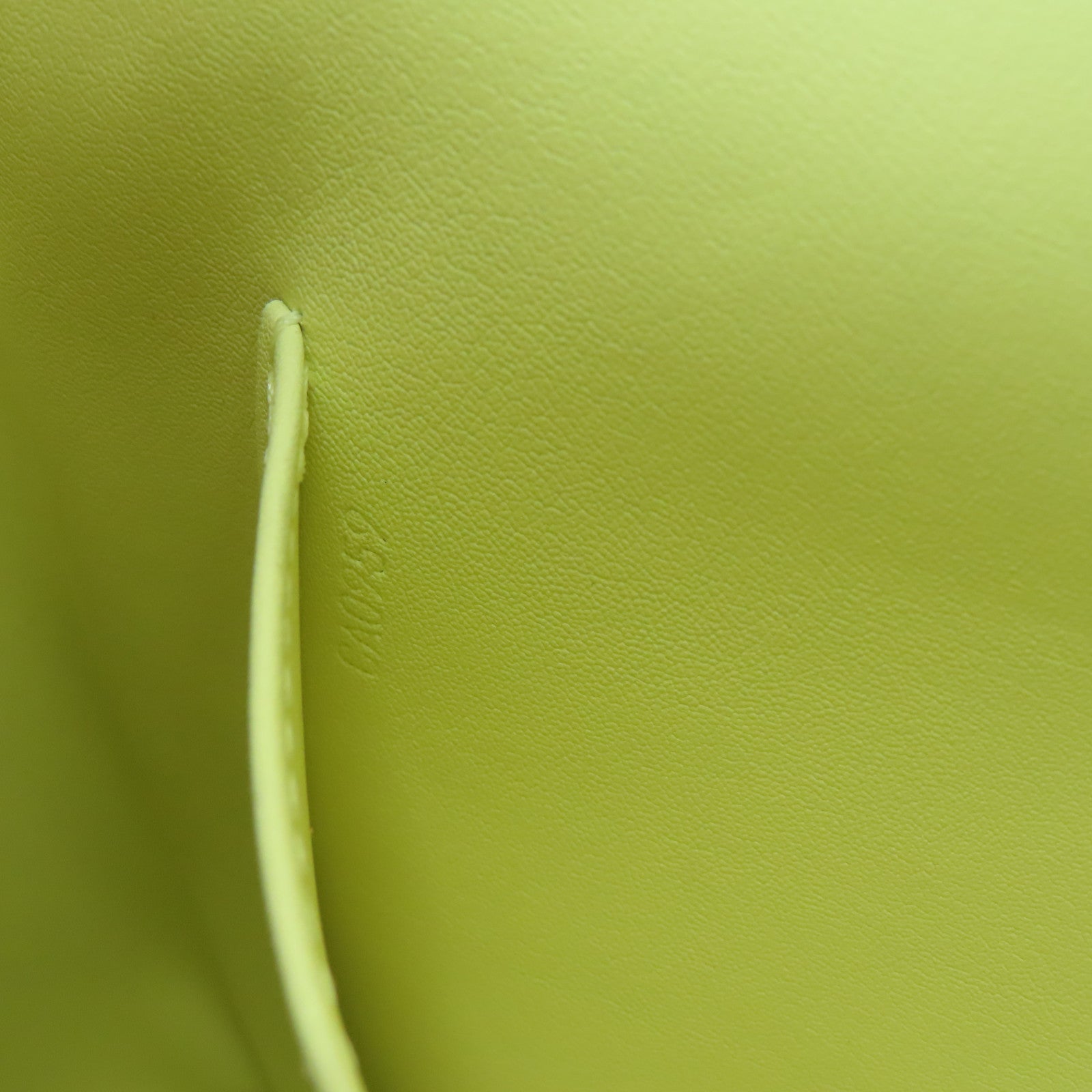 LOUIS VUITTON Monogram Vernis Thompson Street金扣肩背袋黄色