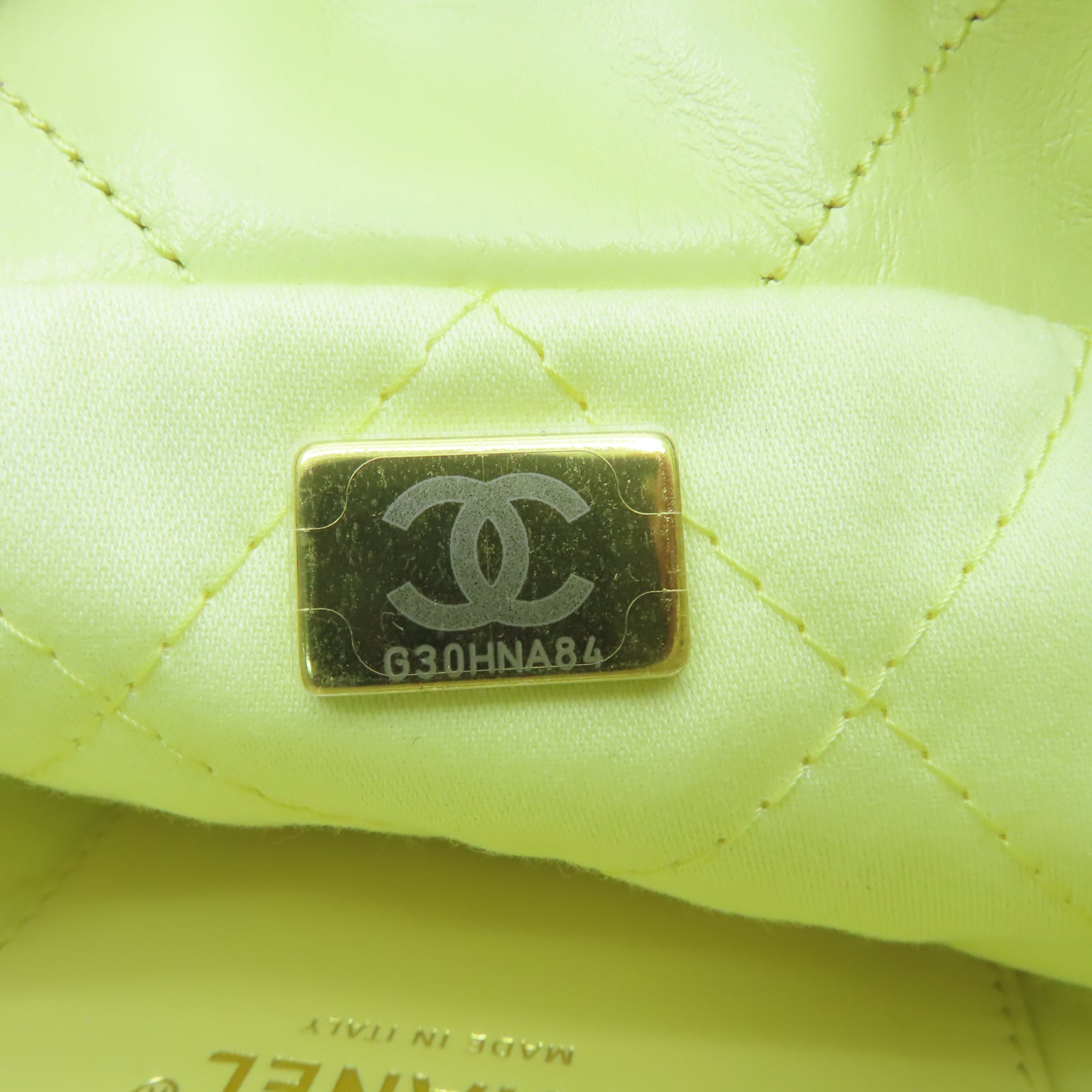 CHANEL 菱格羊皮皮革Chanel 22 Mini金扣鏈帶手挽肩背兩用袋黃色