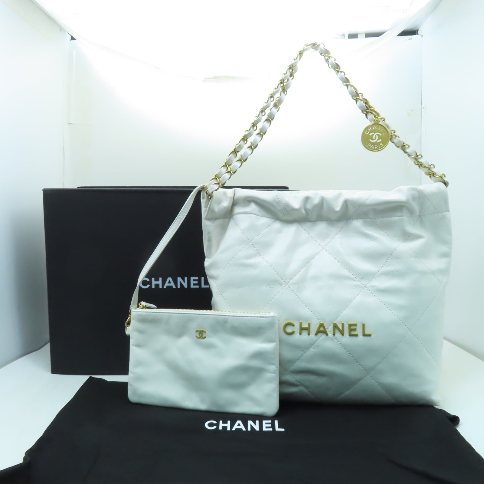 CHANEL 菱格牛皮皮革Chanel 22金扣鏈帶肩背袋白色