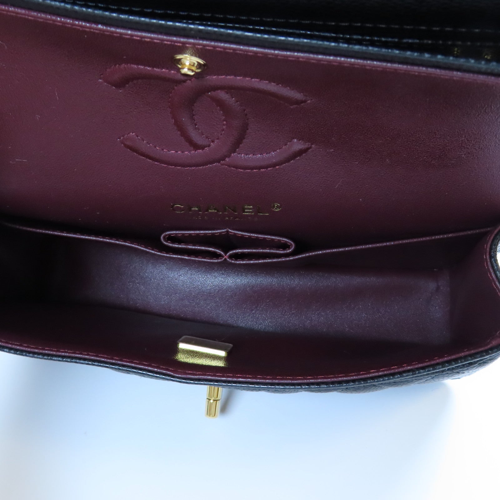 CHANEL 菱格Caviar皮革Classic 23cm金扣鏈帶肩背袋黑色