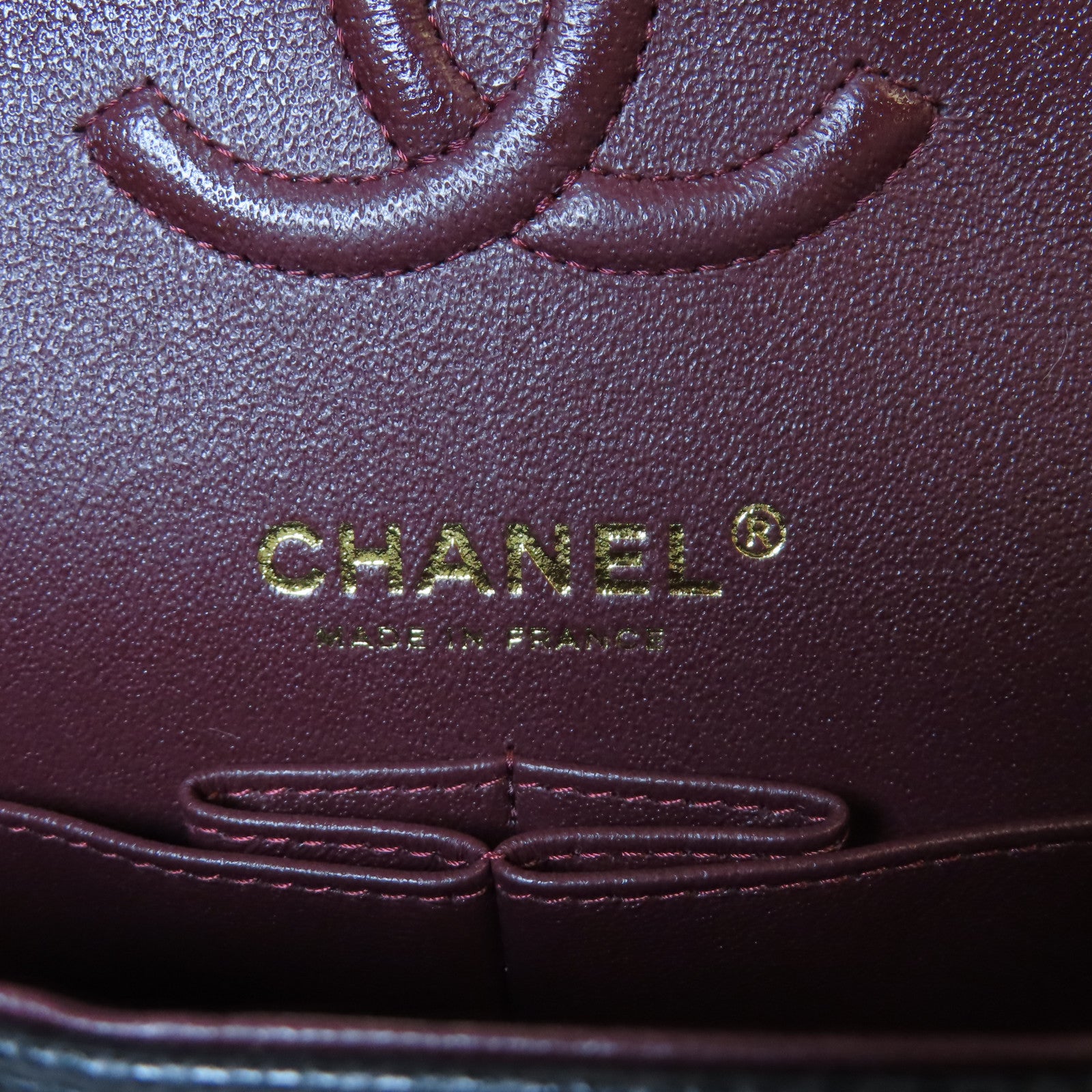 CHANEL 菱格Caviar皮革Classic 23cm金扣鏈帶肩背袋黑色