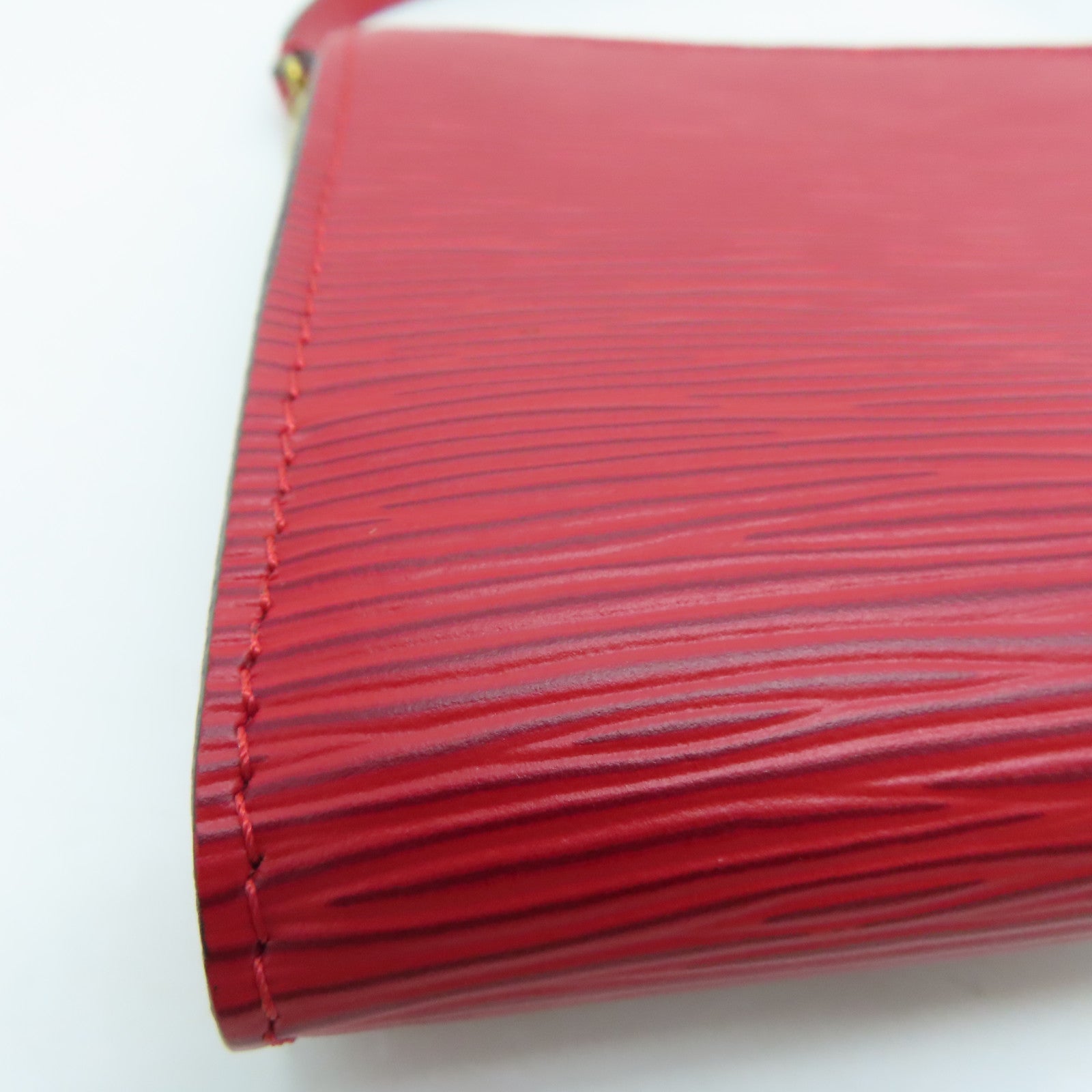 LOUIS VUITTON Epi Pochette Accessories金扣手拿包红色