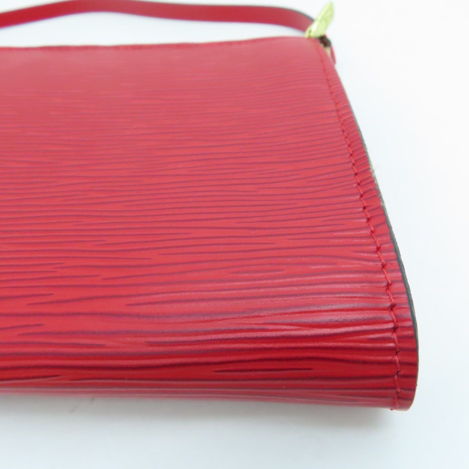 LOUIS VUITTON Epi Pochette Accessories金扣手拿包红色