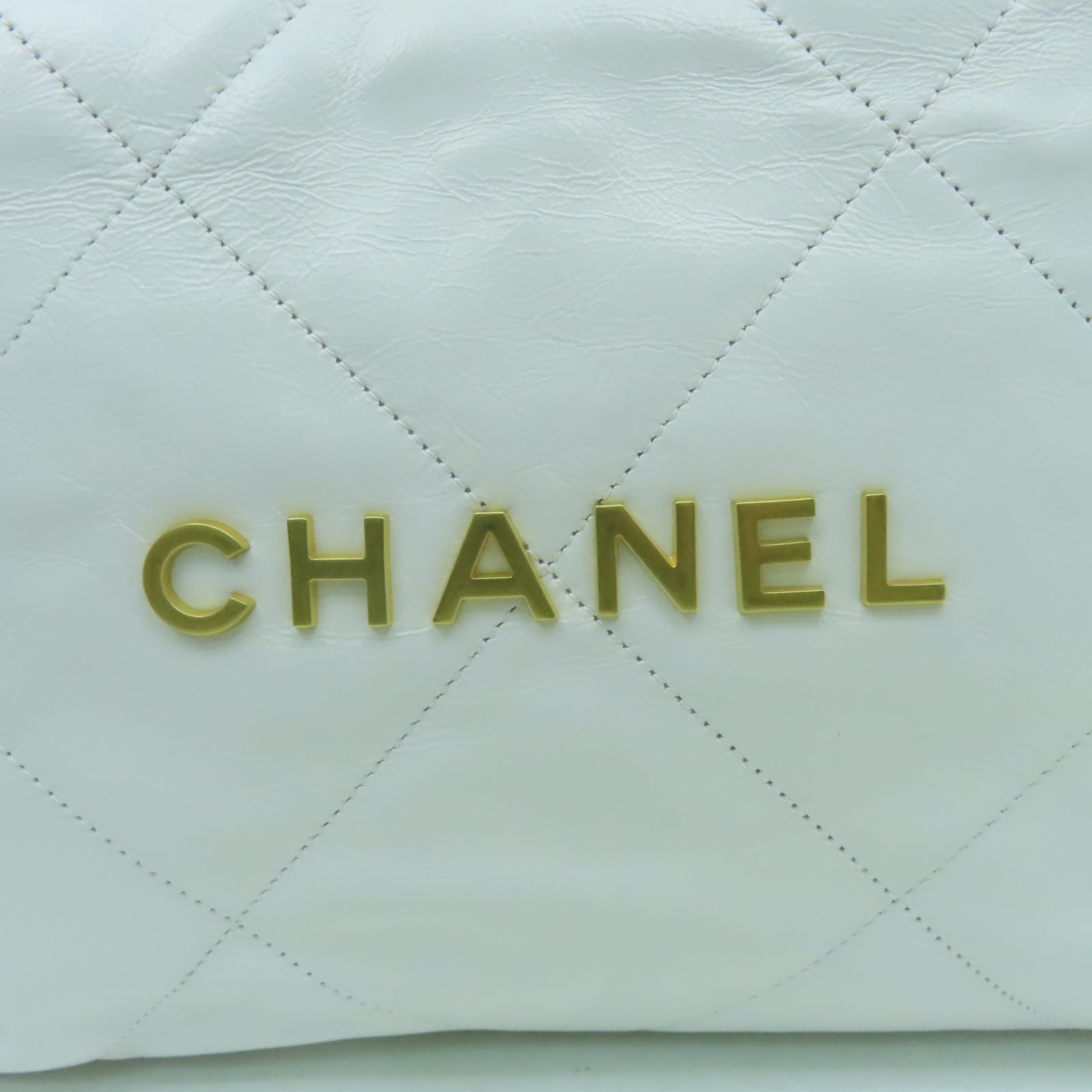 CHANEL 菱格牛皮皮革Chanel 22金扣鏈帶肩背袋白色