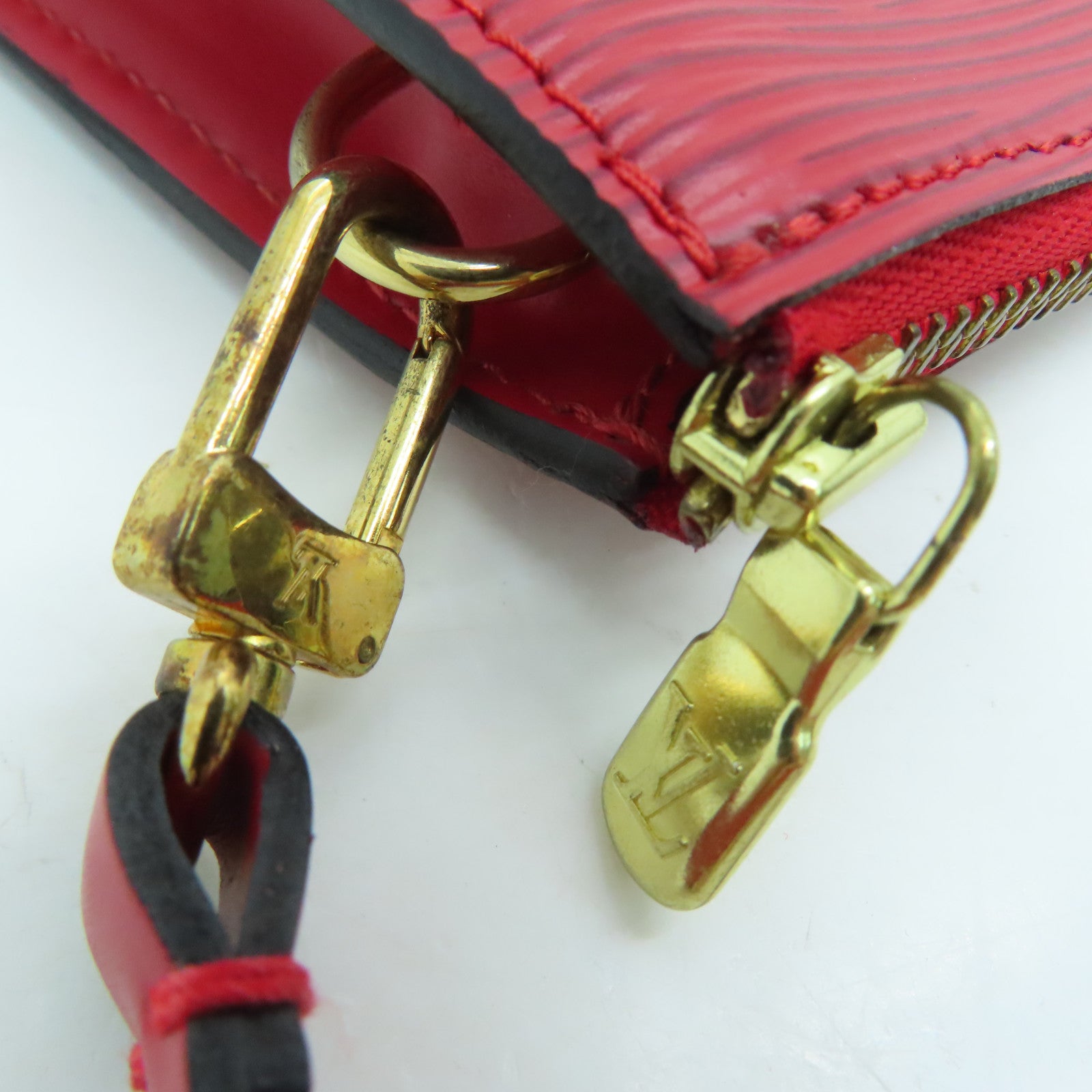 LOUIS VUITTON Epi Pochette Accessories金扣手拿包红色