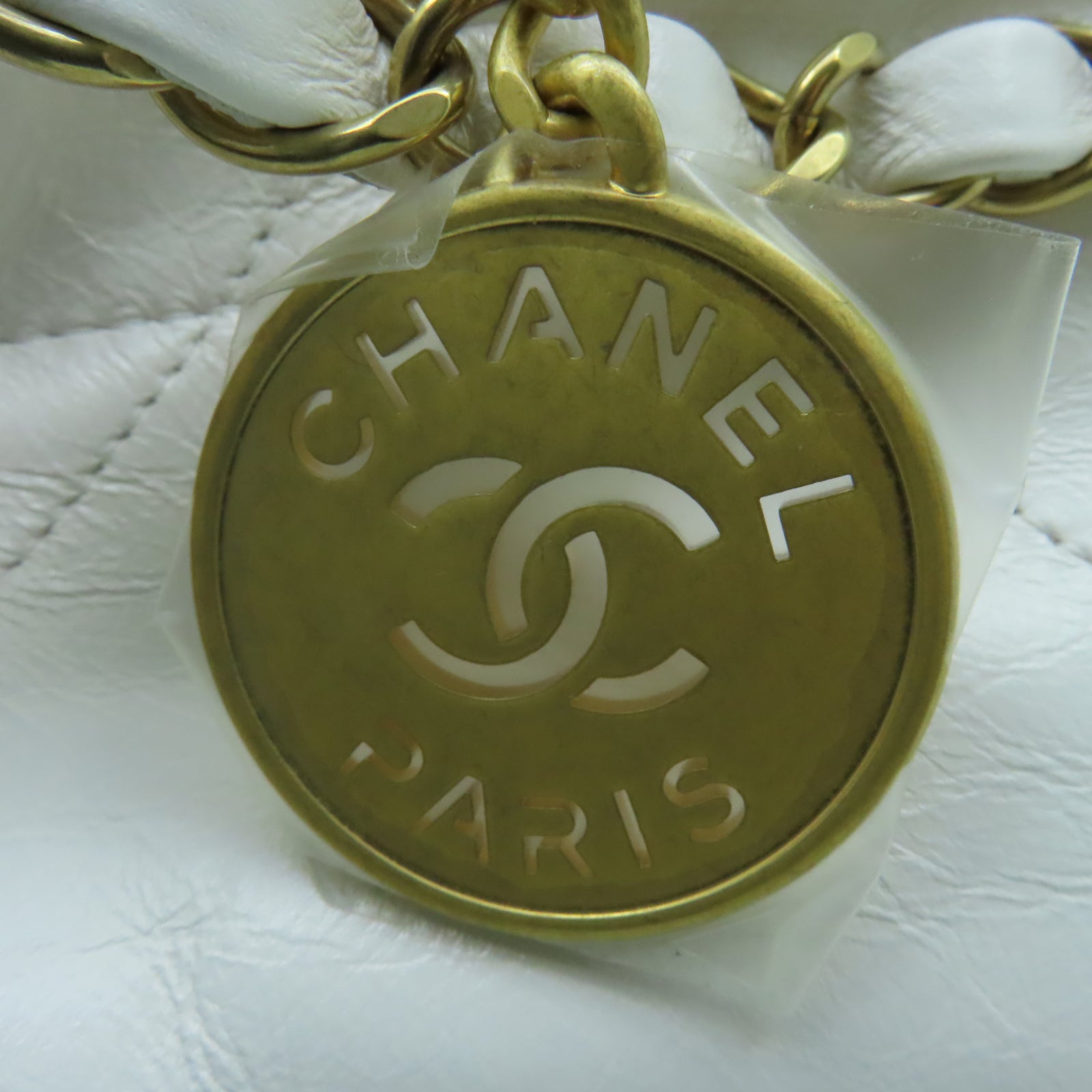 CHANEL 菱格牛皮皮革Chanel 22金扣鏈帶肩背袋白色
