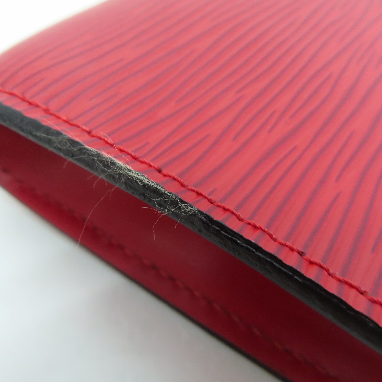LOUIS VUITTON Epi Pochette Accessories金扣手拿包红色