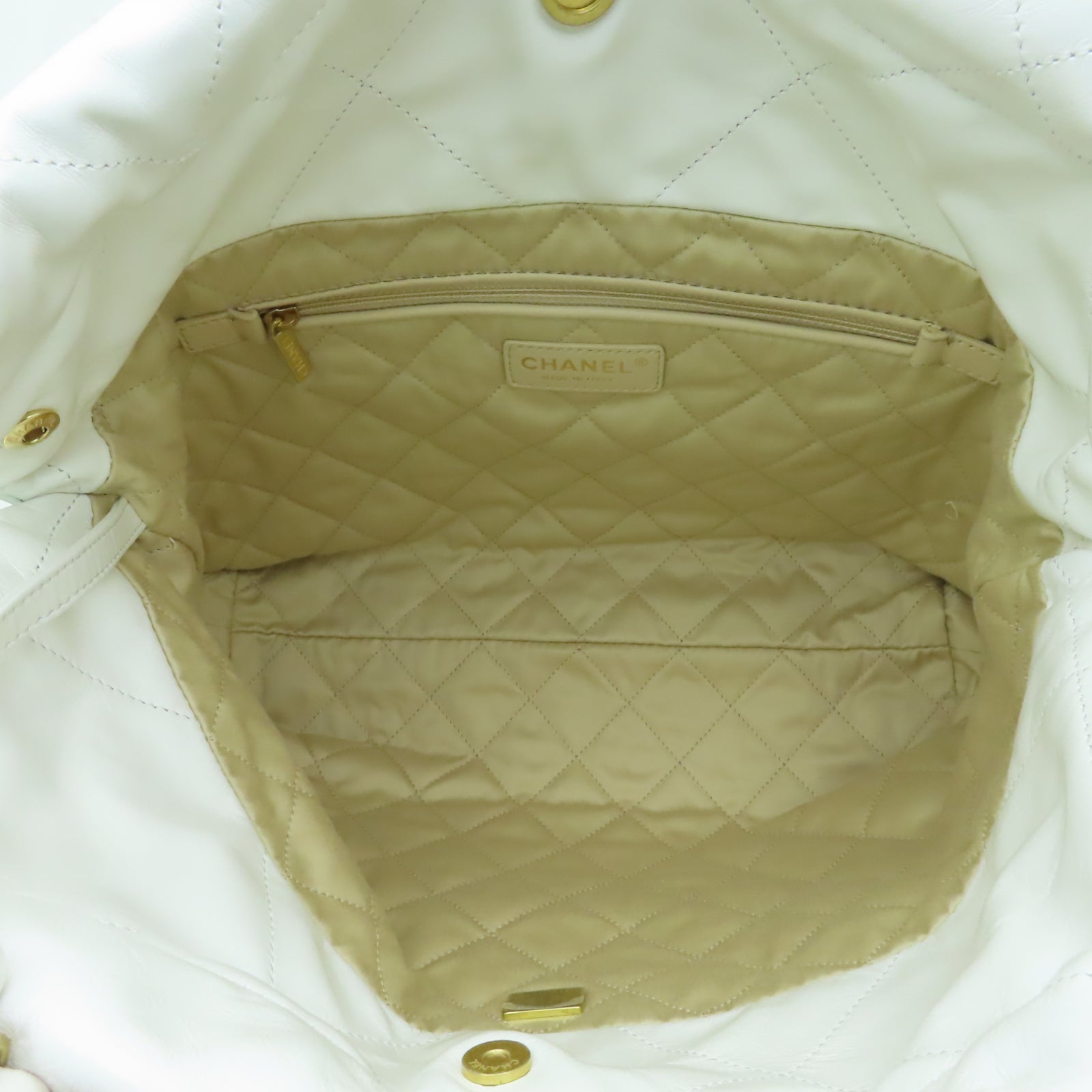 CHANEL 菱格牛皮皮革Chanel 22金扣鏈帶肩背袋白色