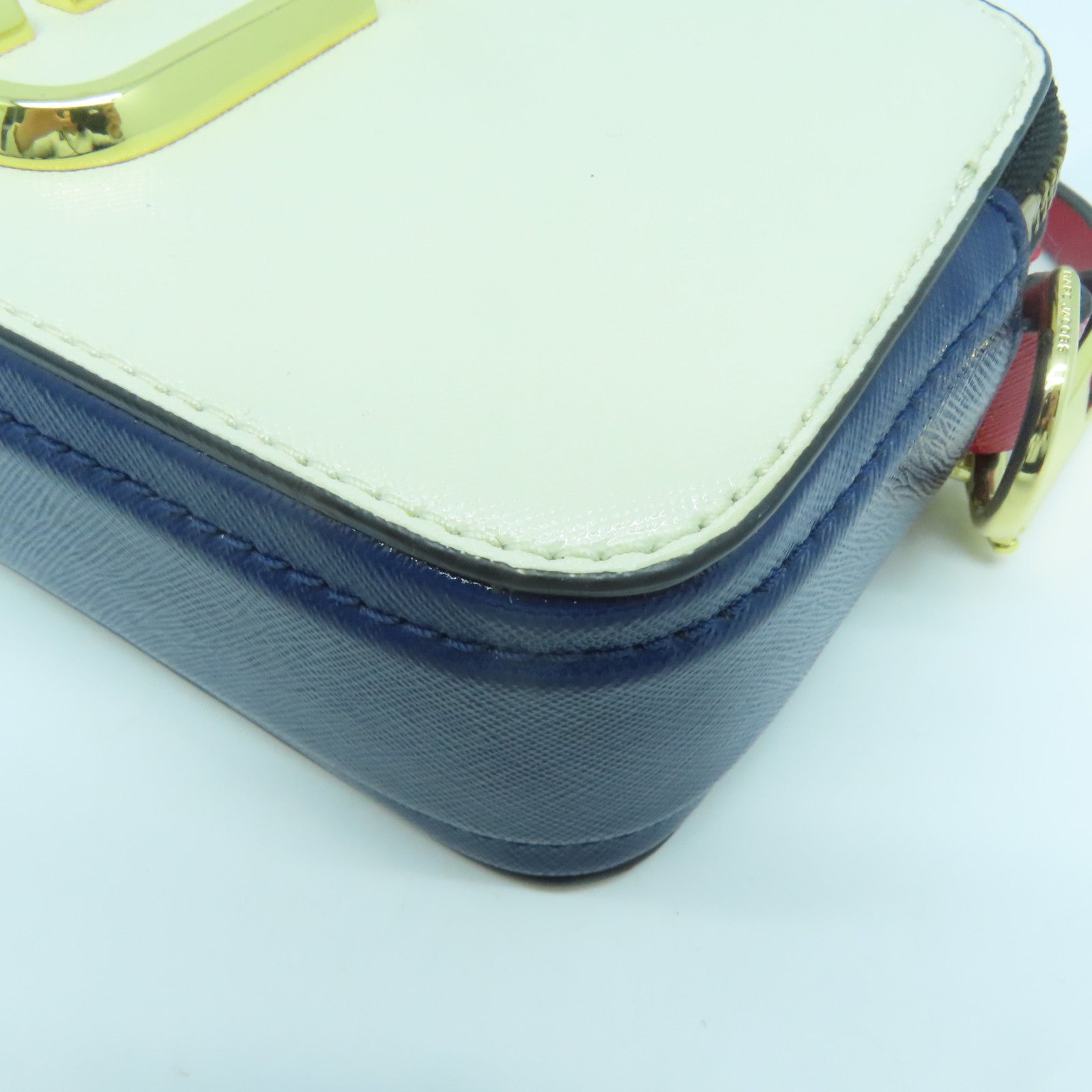 MARC JACOBS 塗層帆布Shoulder Bag金扣肩背袋白色/紅色/深藍色
