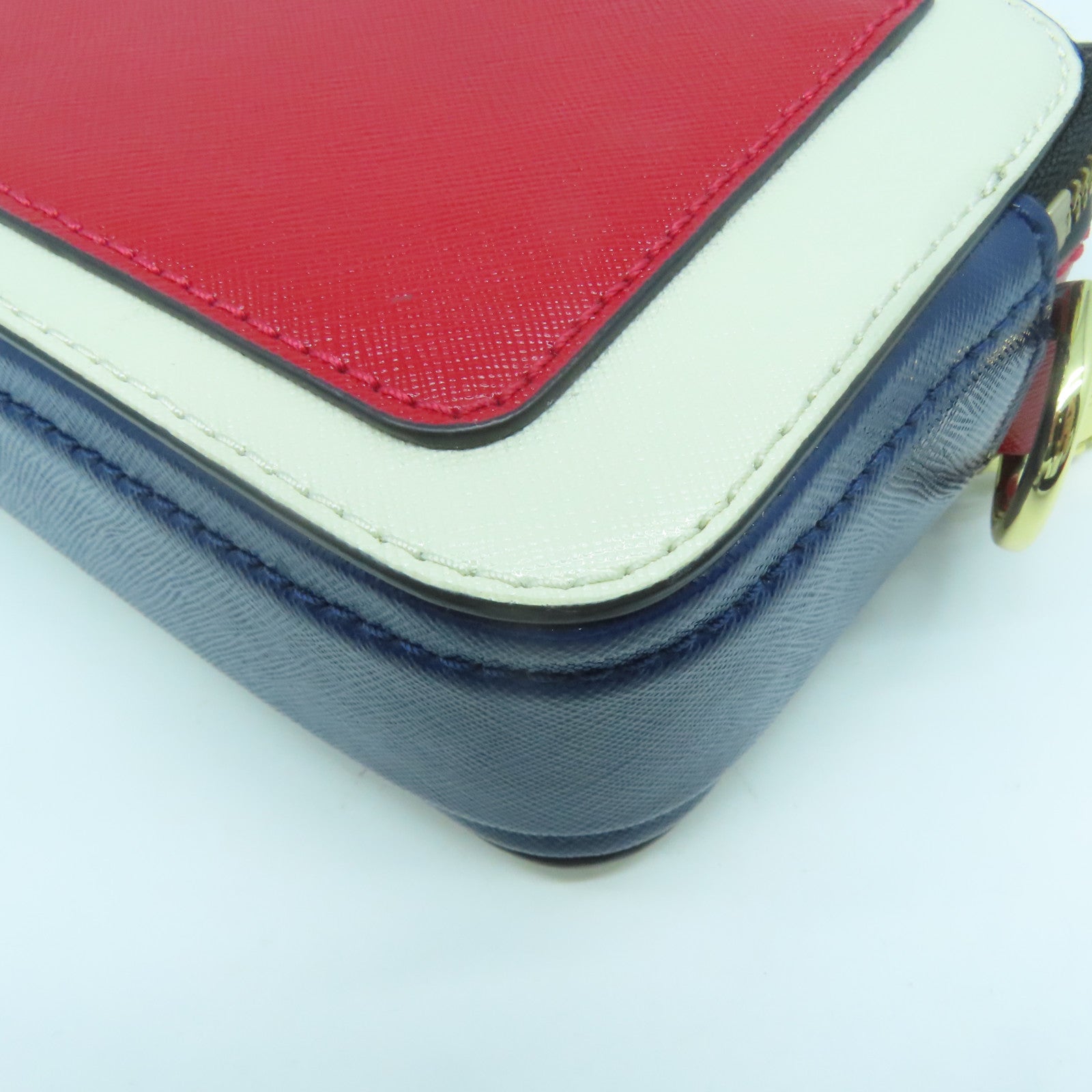 MARC JACOBS 塗層帆布Shoulder Bag金扣肩背袋白色/紅色/深藍色
