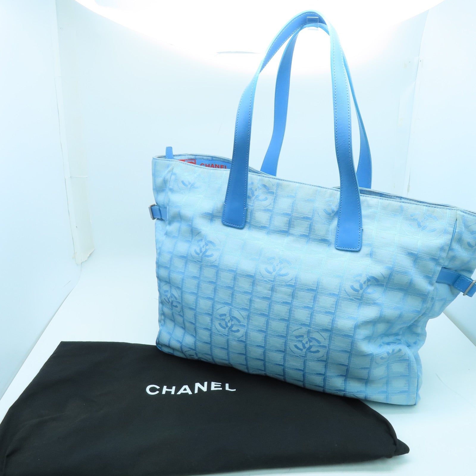 CHANEL 尼龙Shoulder Bag银扣肩背袋蓝色