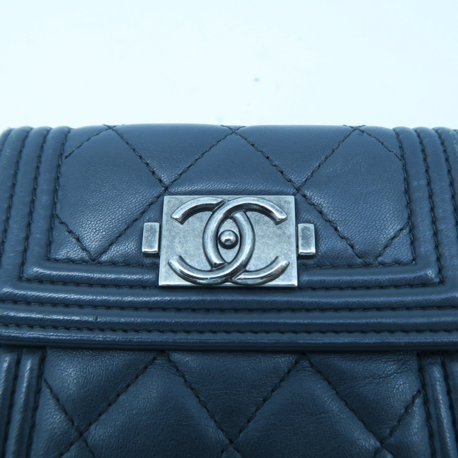 CHANEL 菱格牛皮皮革Boy Wallet銀扣錢包銀灰色