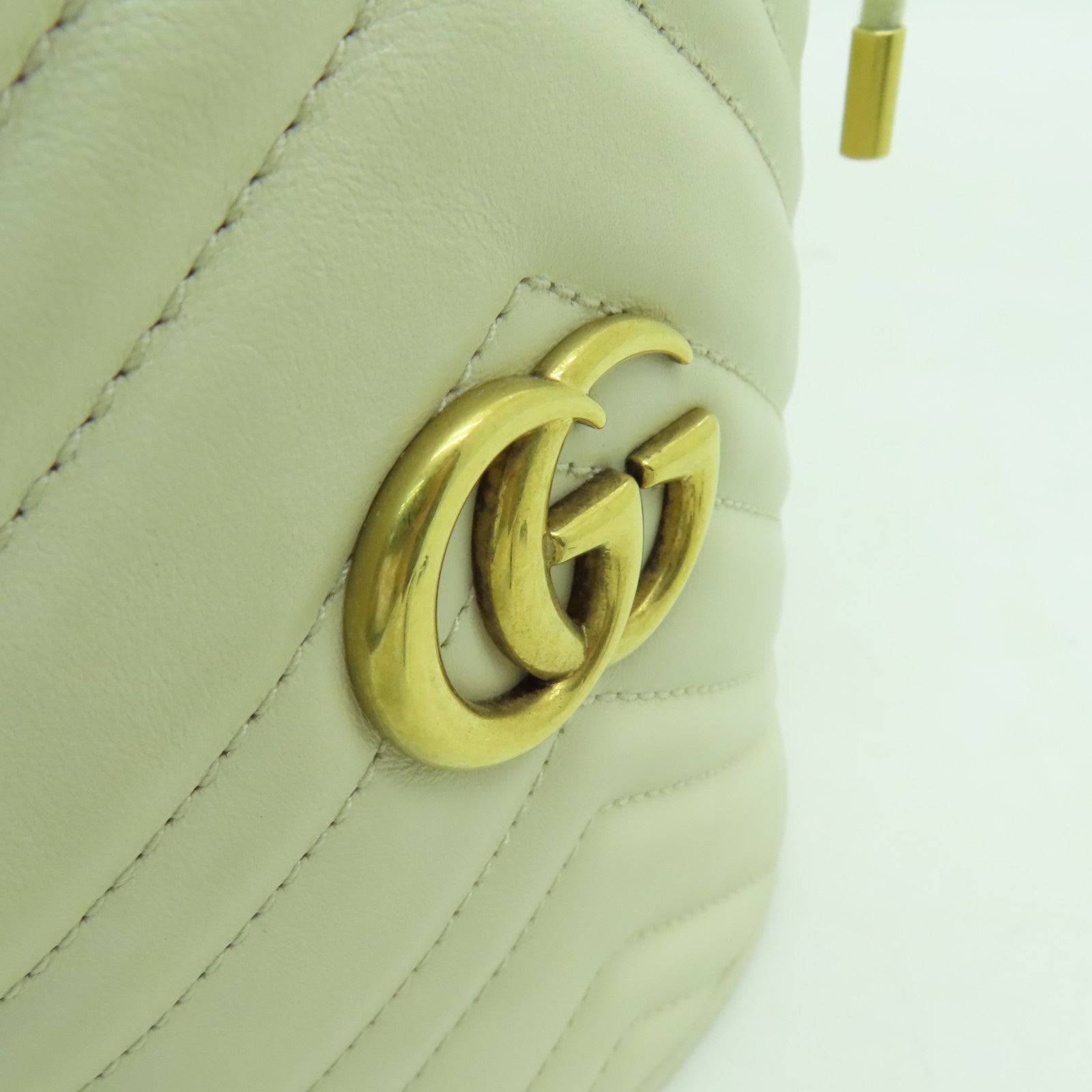 GUCCI 牛皮皮革GG Marmont金扣鏈帶肩背袋白色