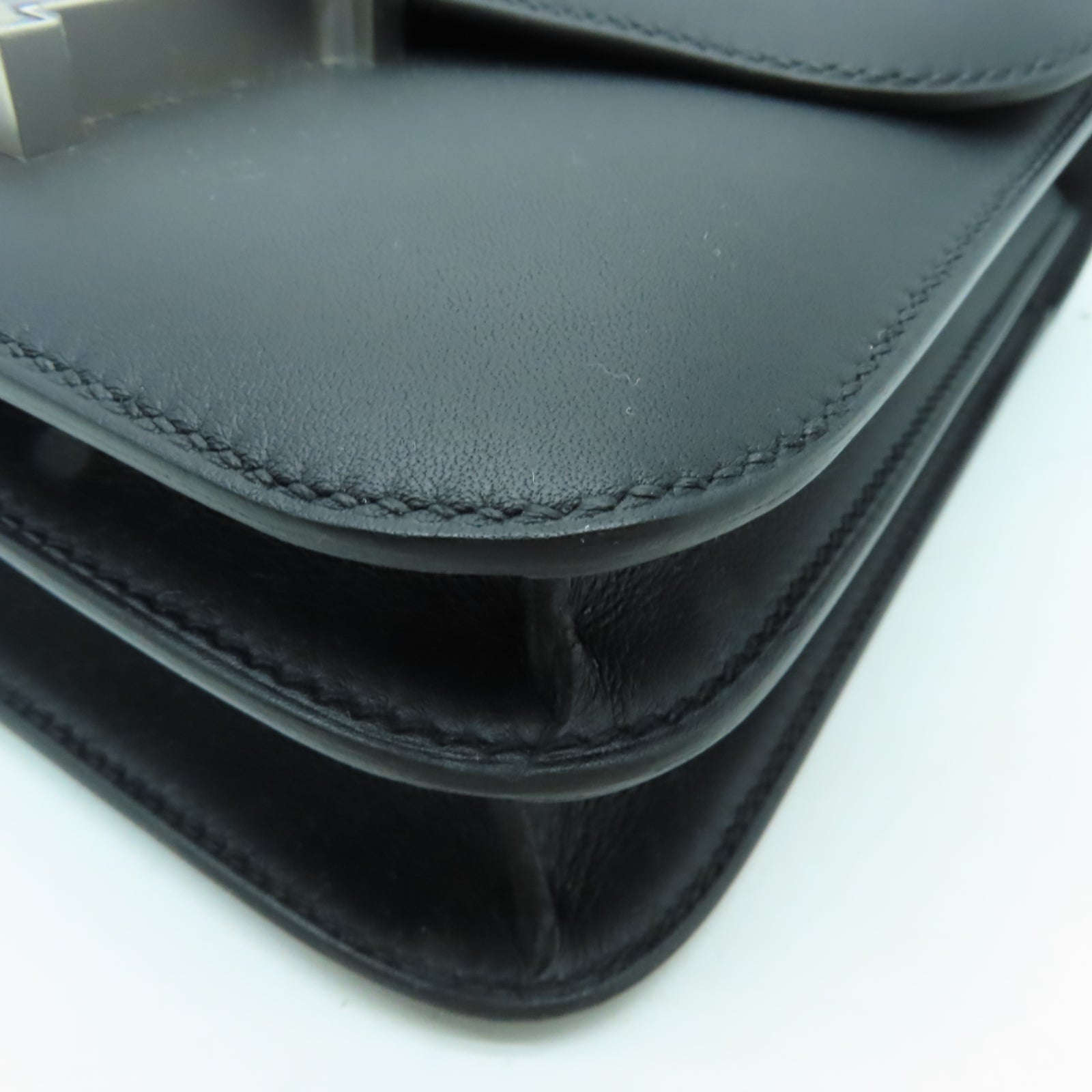 HERMES 【激減優惠】Swift皮革Constance 24銀扣肩背袋黑色