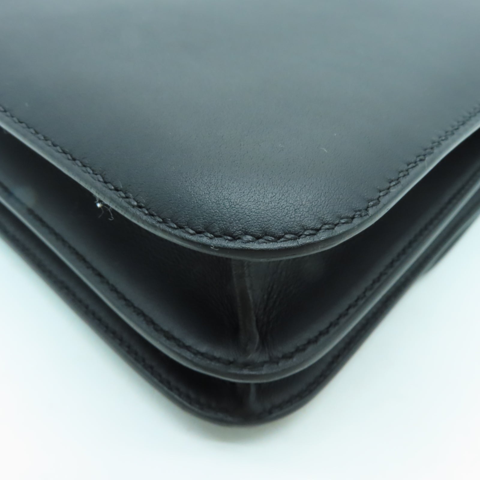 HERMES 【激減優惠】Swift皮革Constance 24銀扣肩背袋黑色