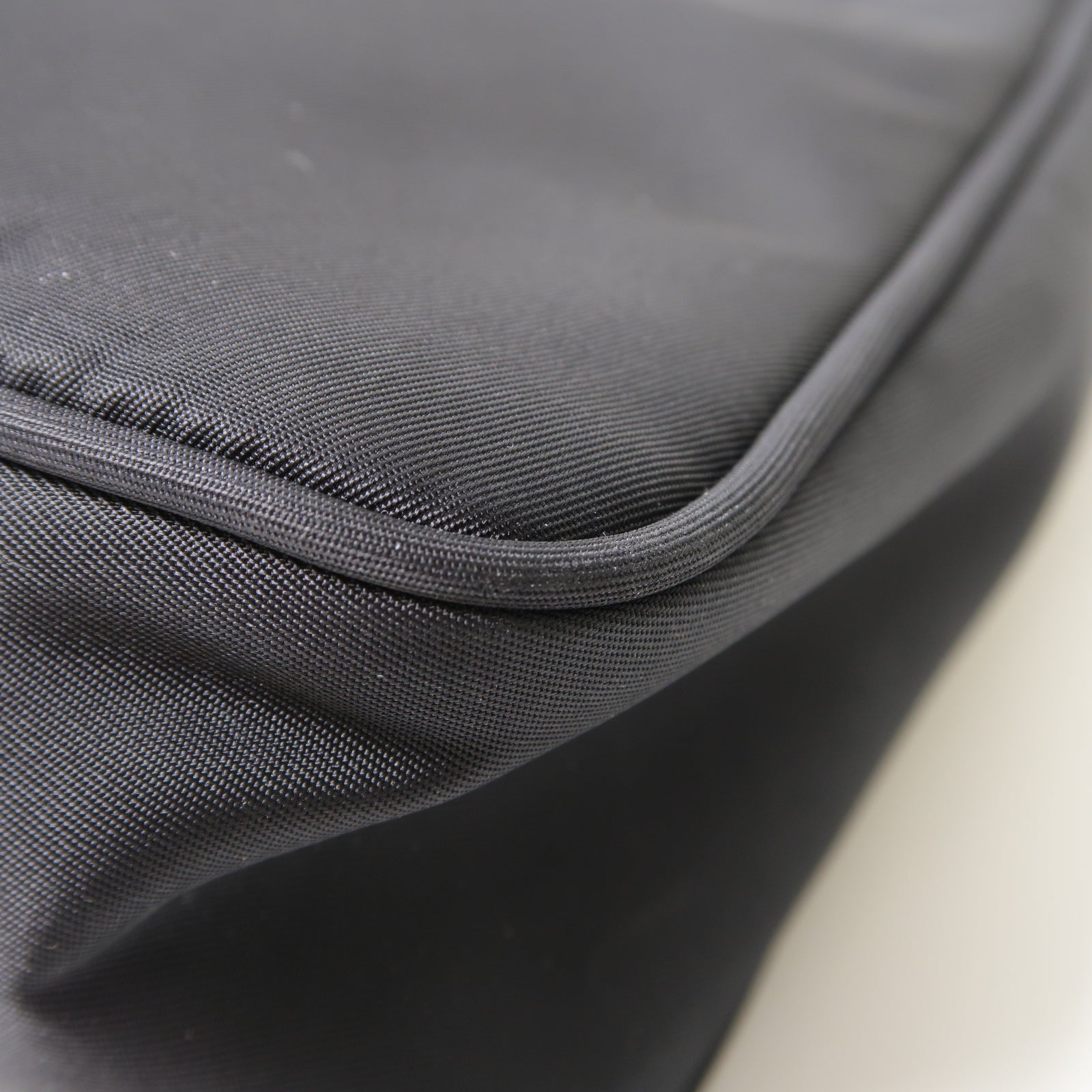 PRADA 尼龍Shoulder Bag銀扣肩背袋黑色